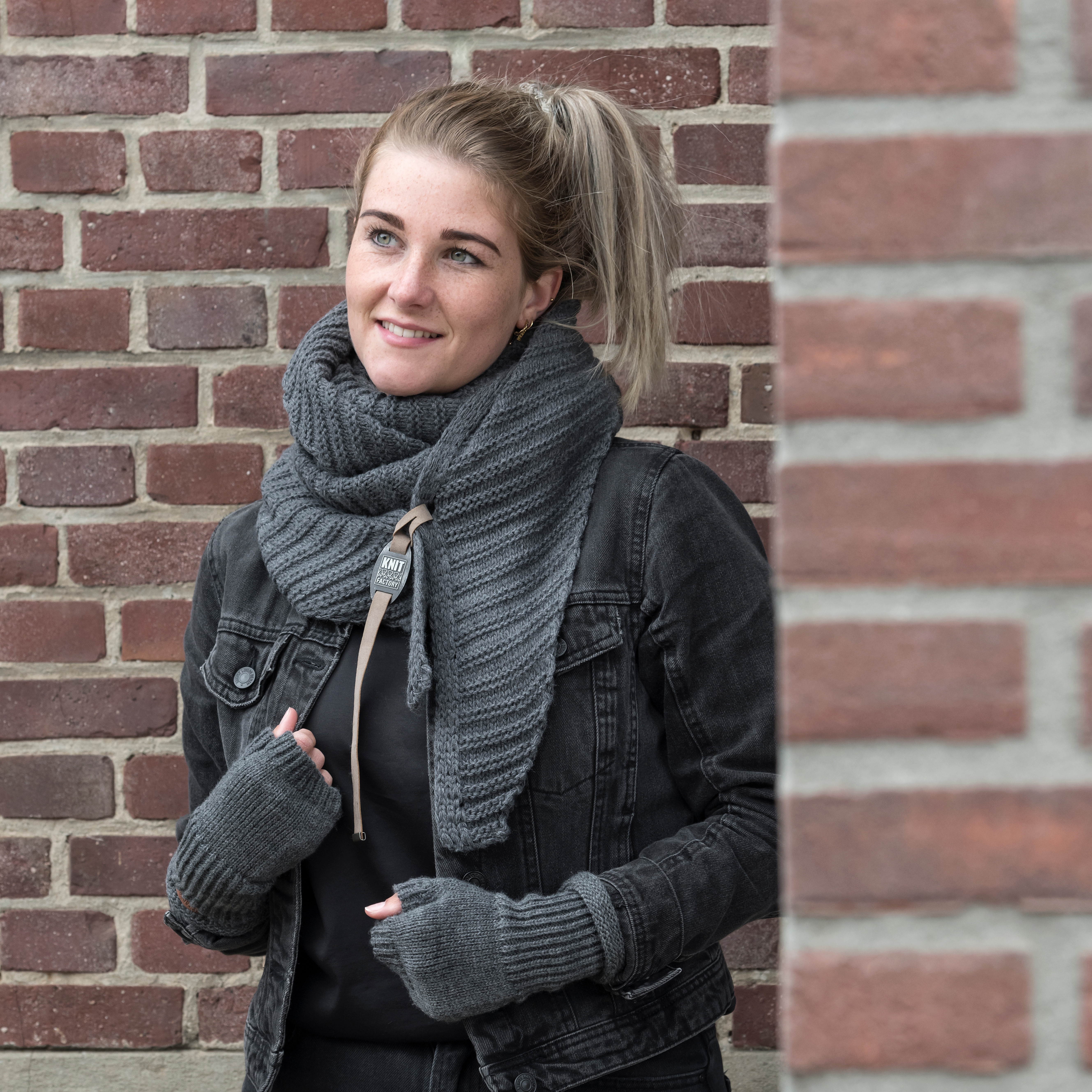 Demy Triangle Scarf Light Grey