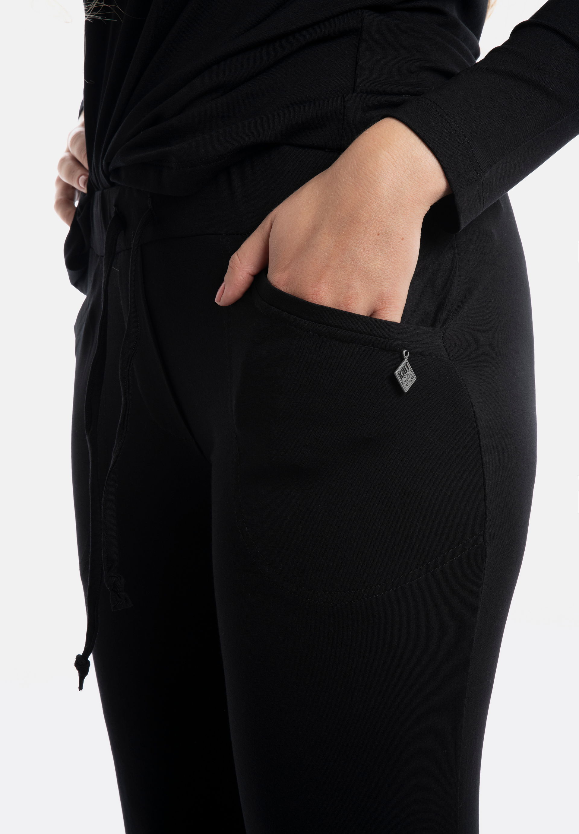 Lily Broek Zwart - M