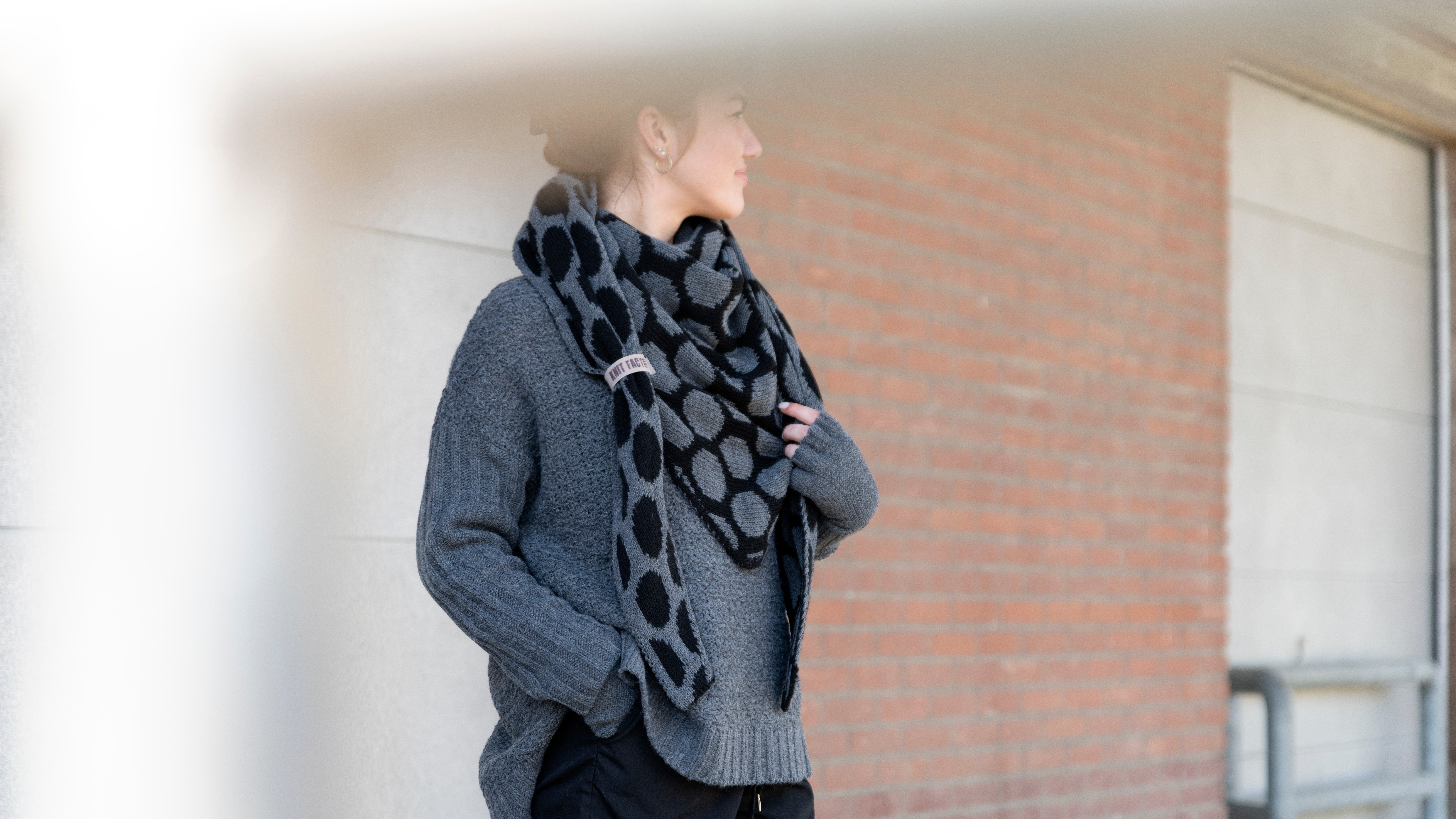 Liva Triangle Scarf Black/Anthracite