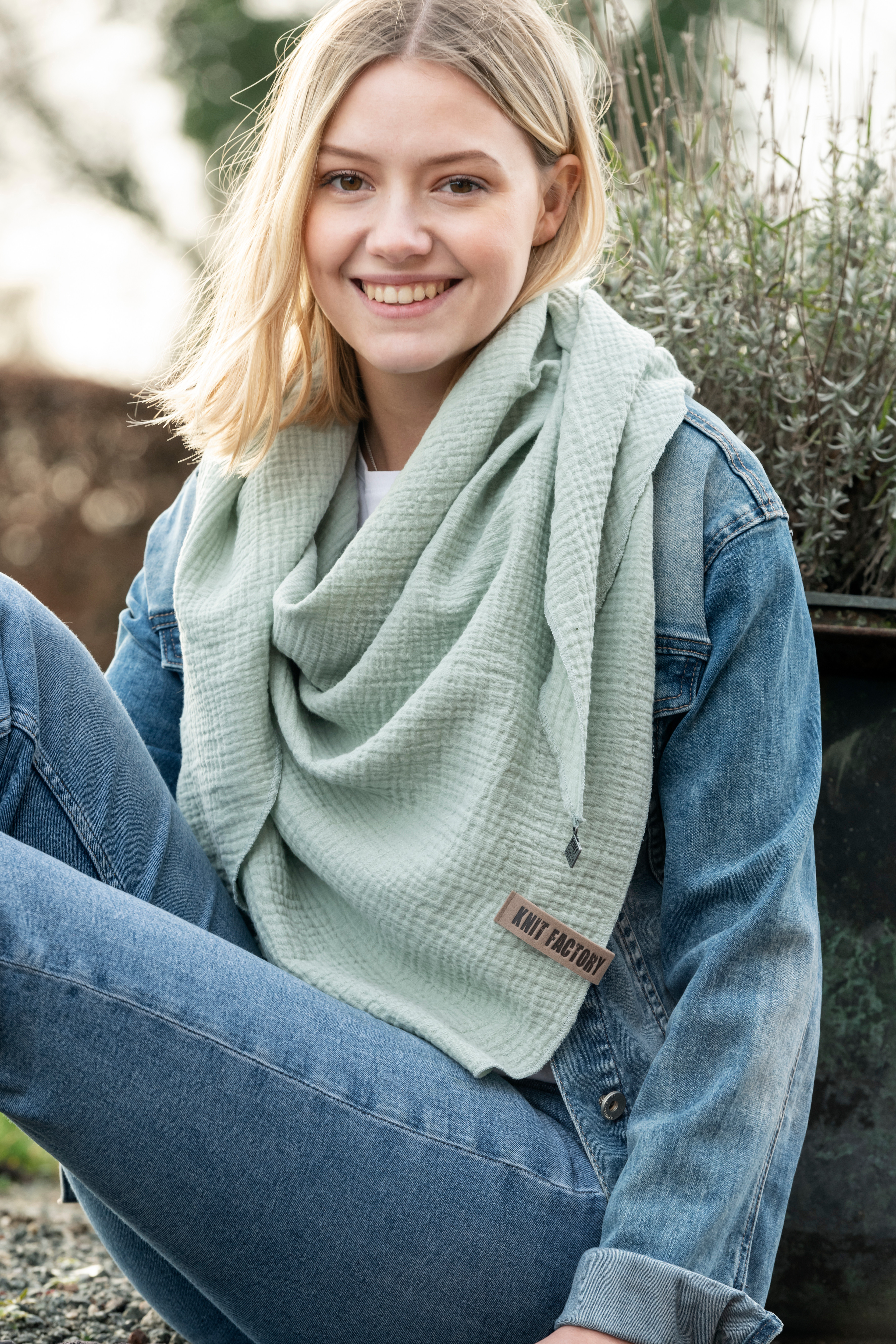 Liv Triangle Scarf Violet