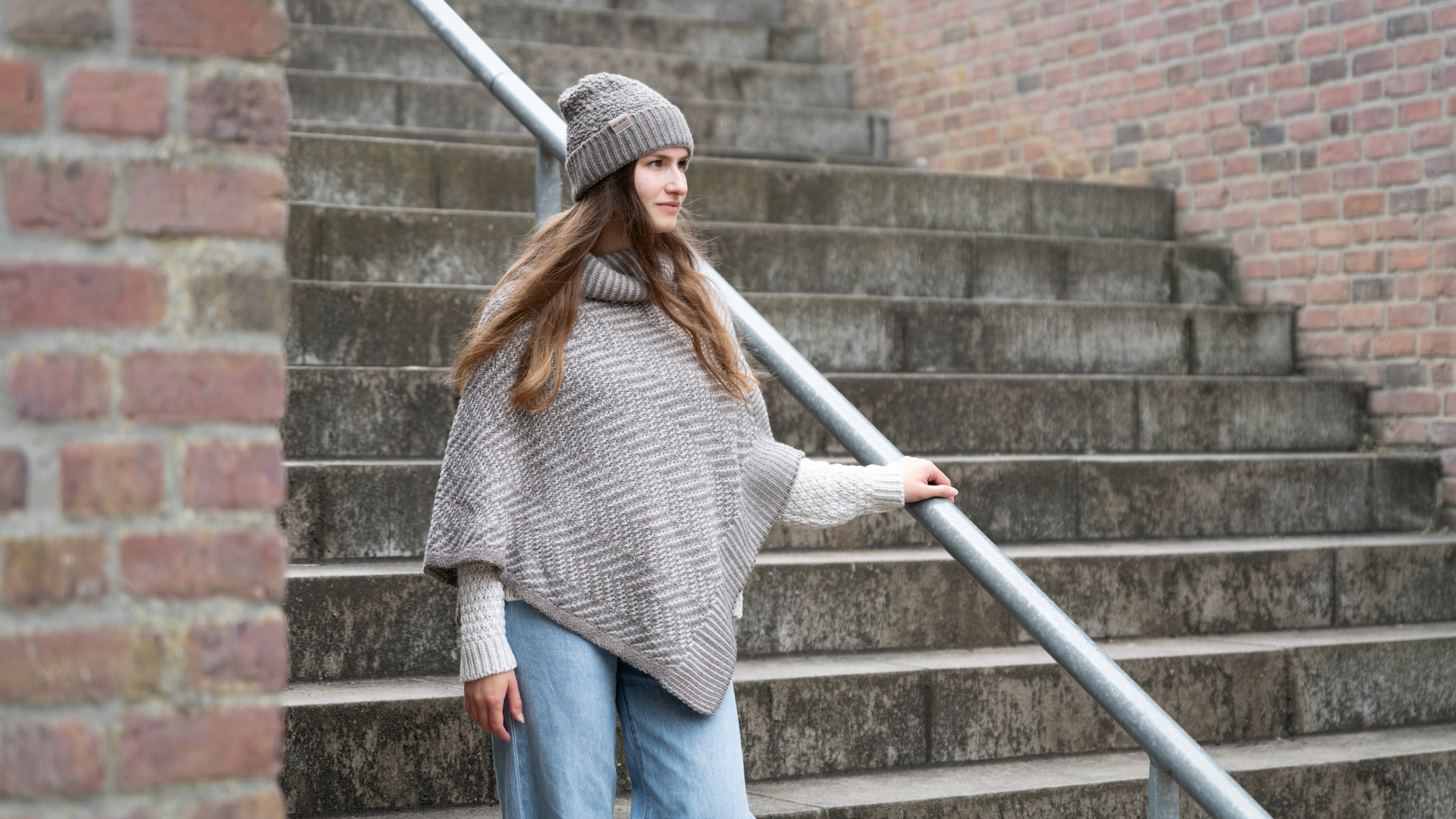 Amber Gebreide Poncho Laurel/Urban Green