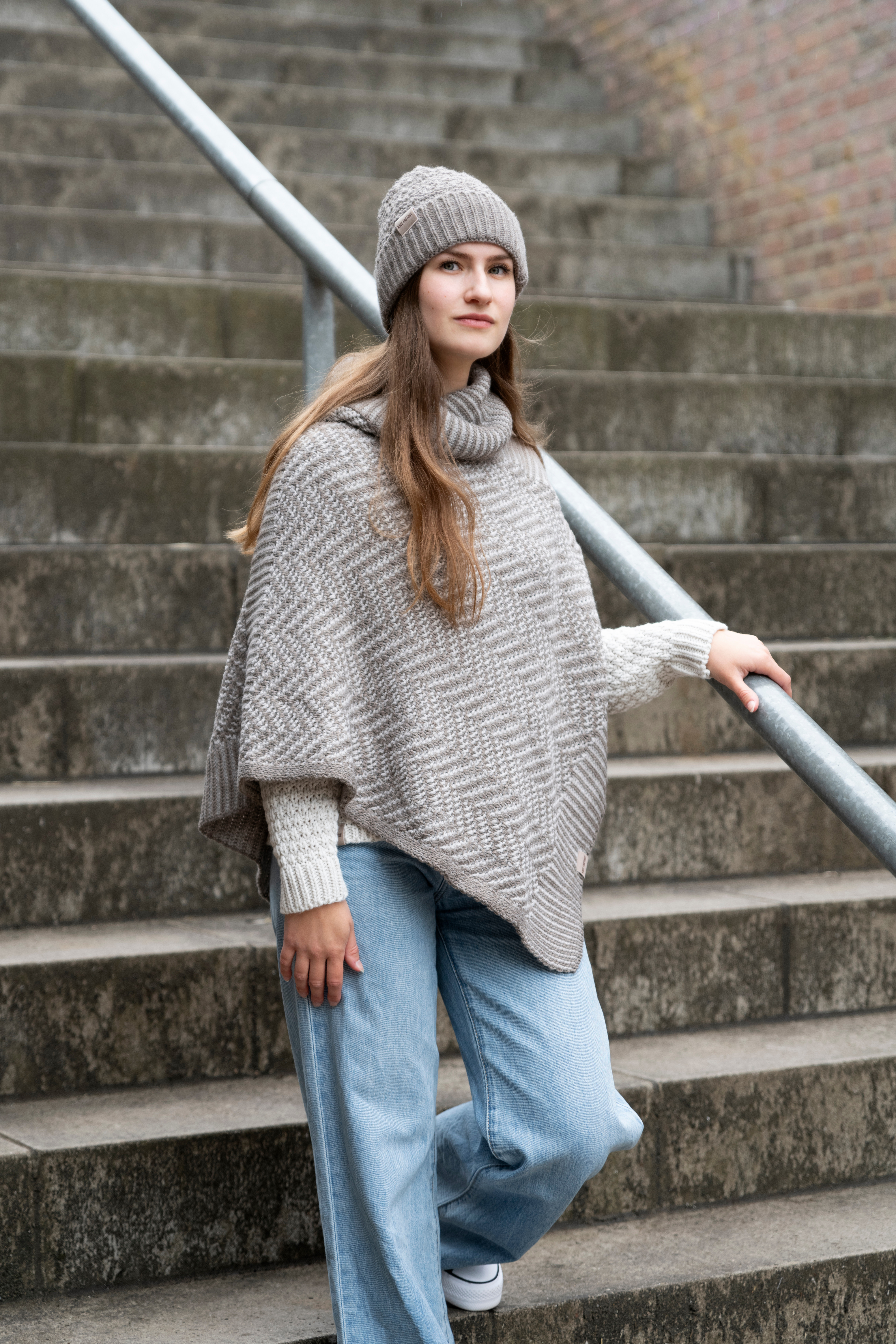 Amber Gebreide Poncho Laurel/Urban Green