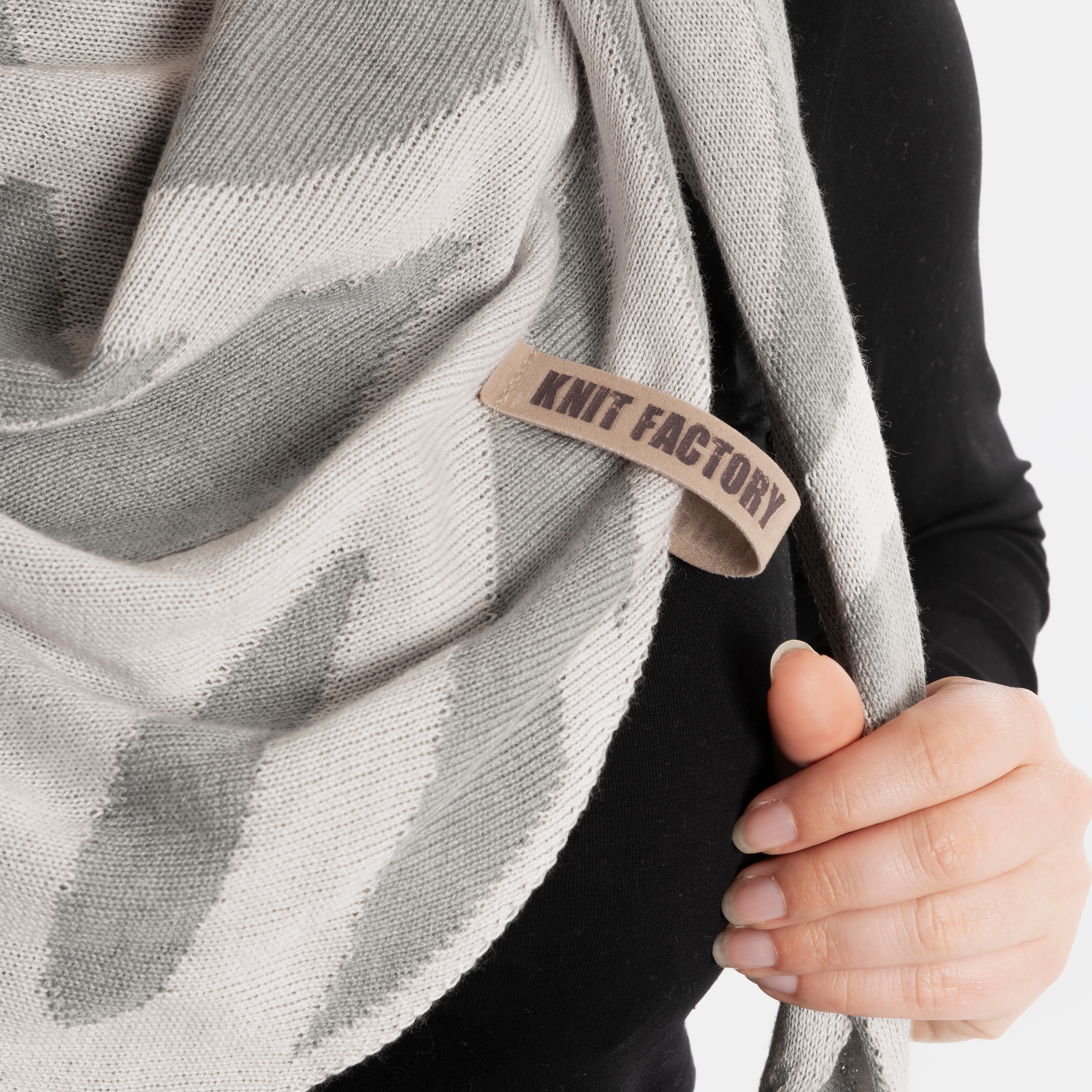 Leaf Triangle Scarf Bright Grey/Light Grey