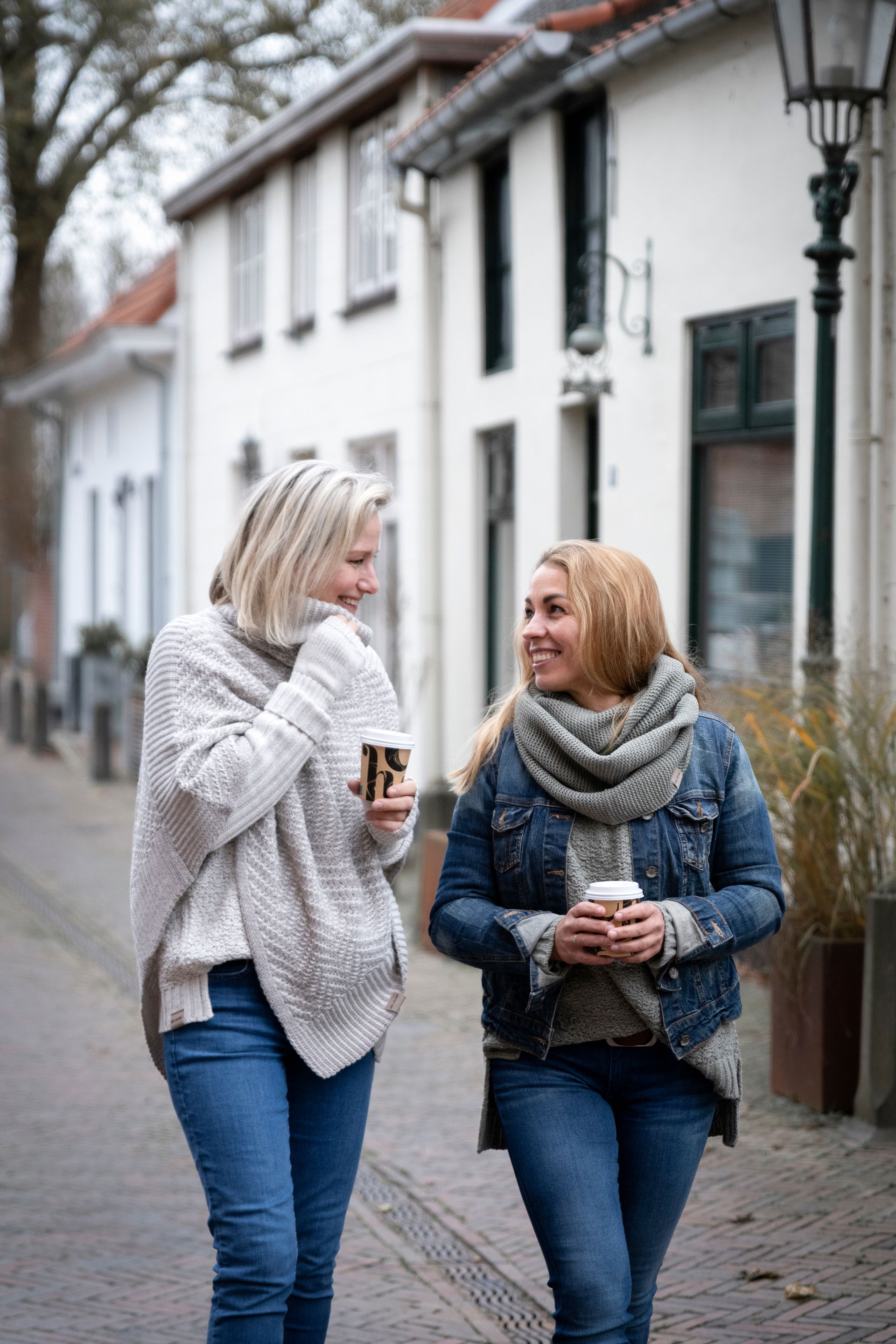 Amber Gestrickter Poncho Iced Clay/Beige