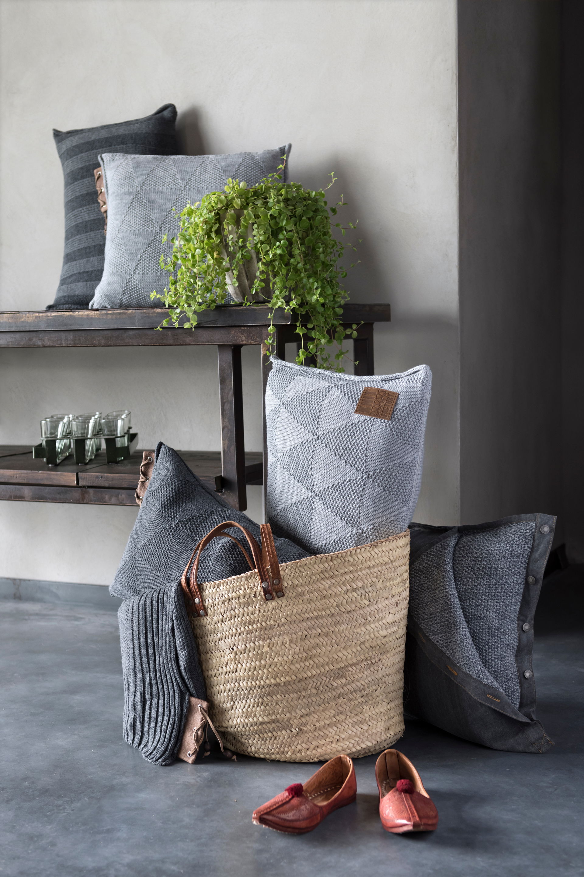 Jesse Kussen Antraciet - 60x40