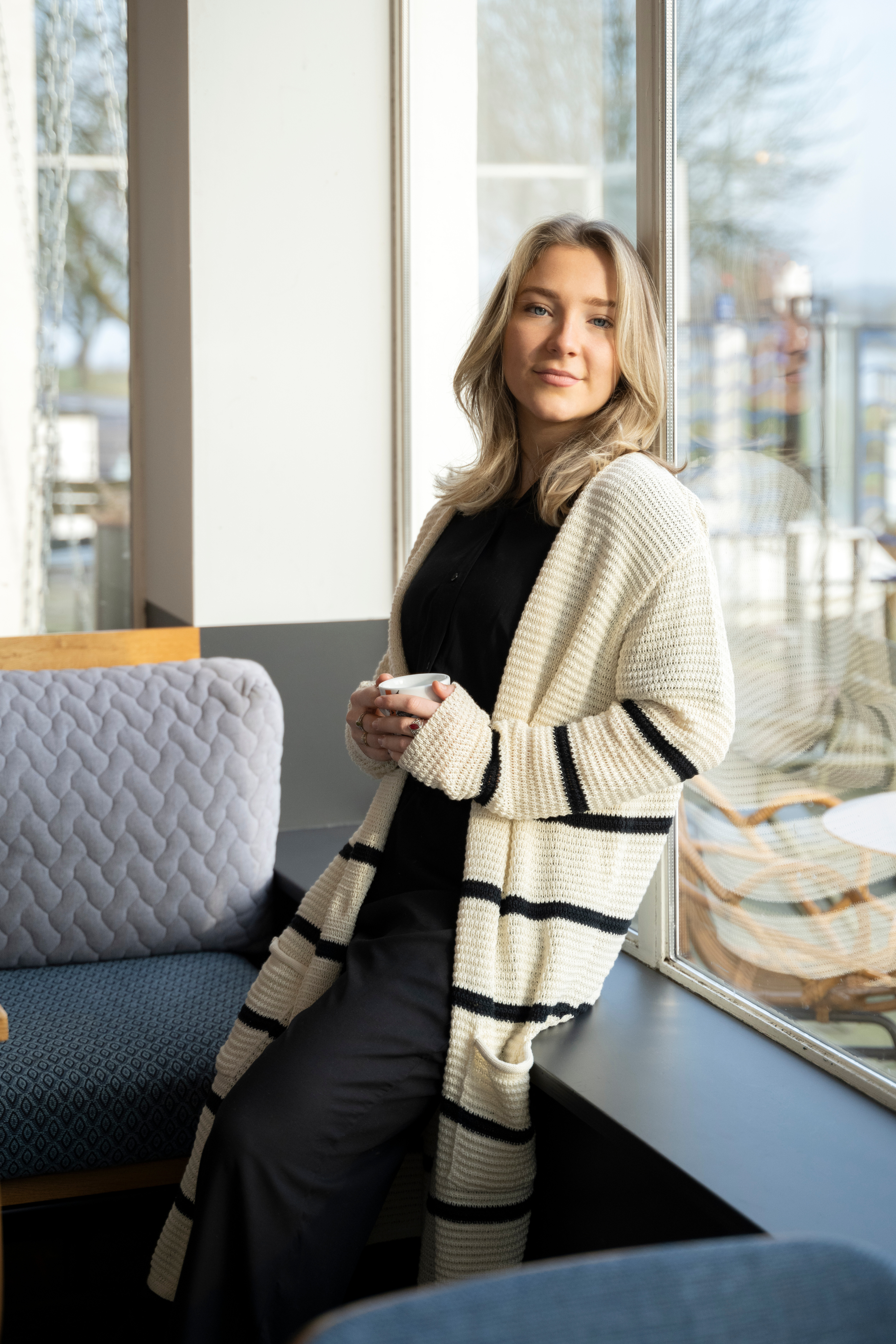 Bibi Lange Strickjacke Beige/Schwarz - 36/38 - Mit Taschen