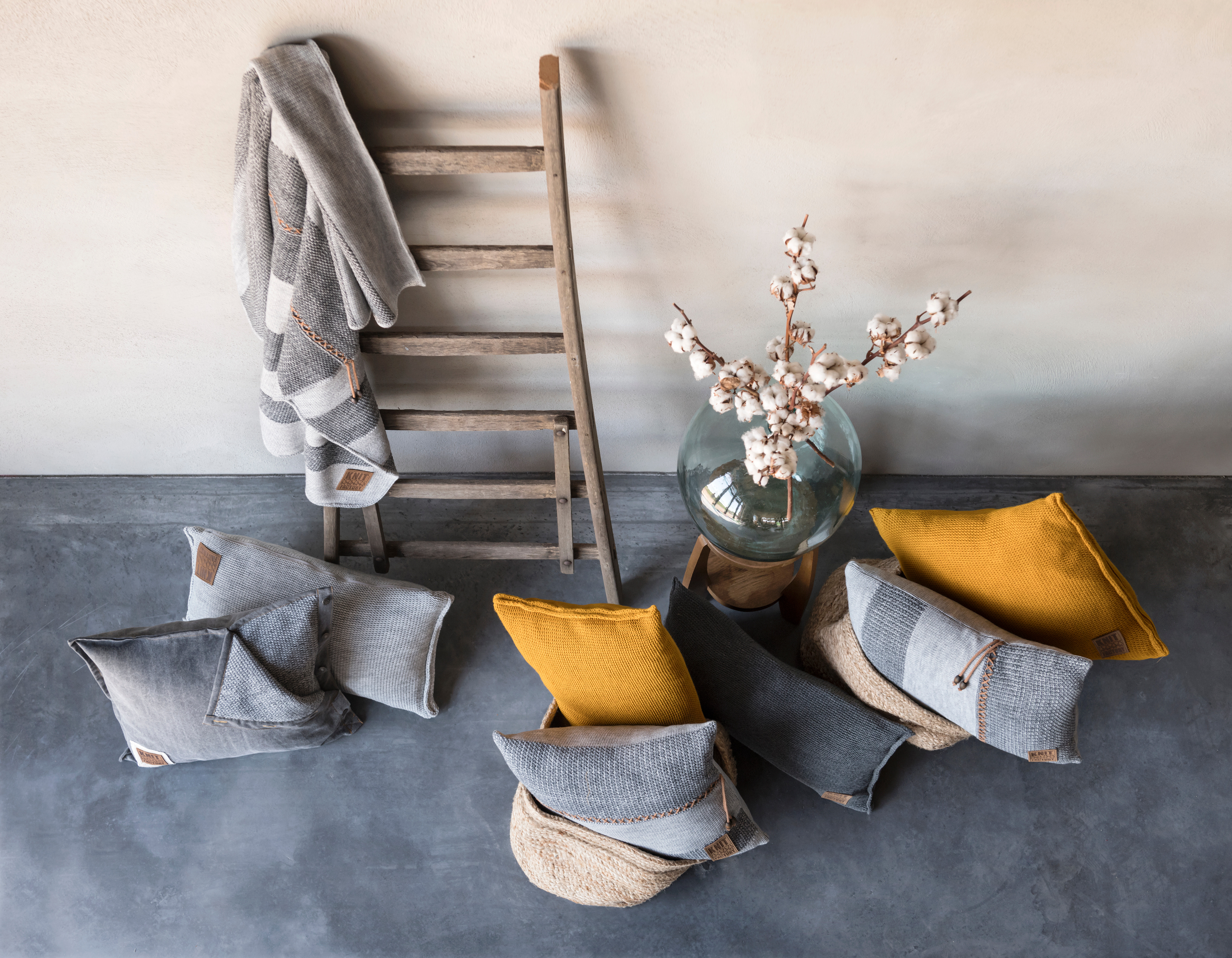 Uni Cushion Light Grey - 60x40