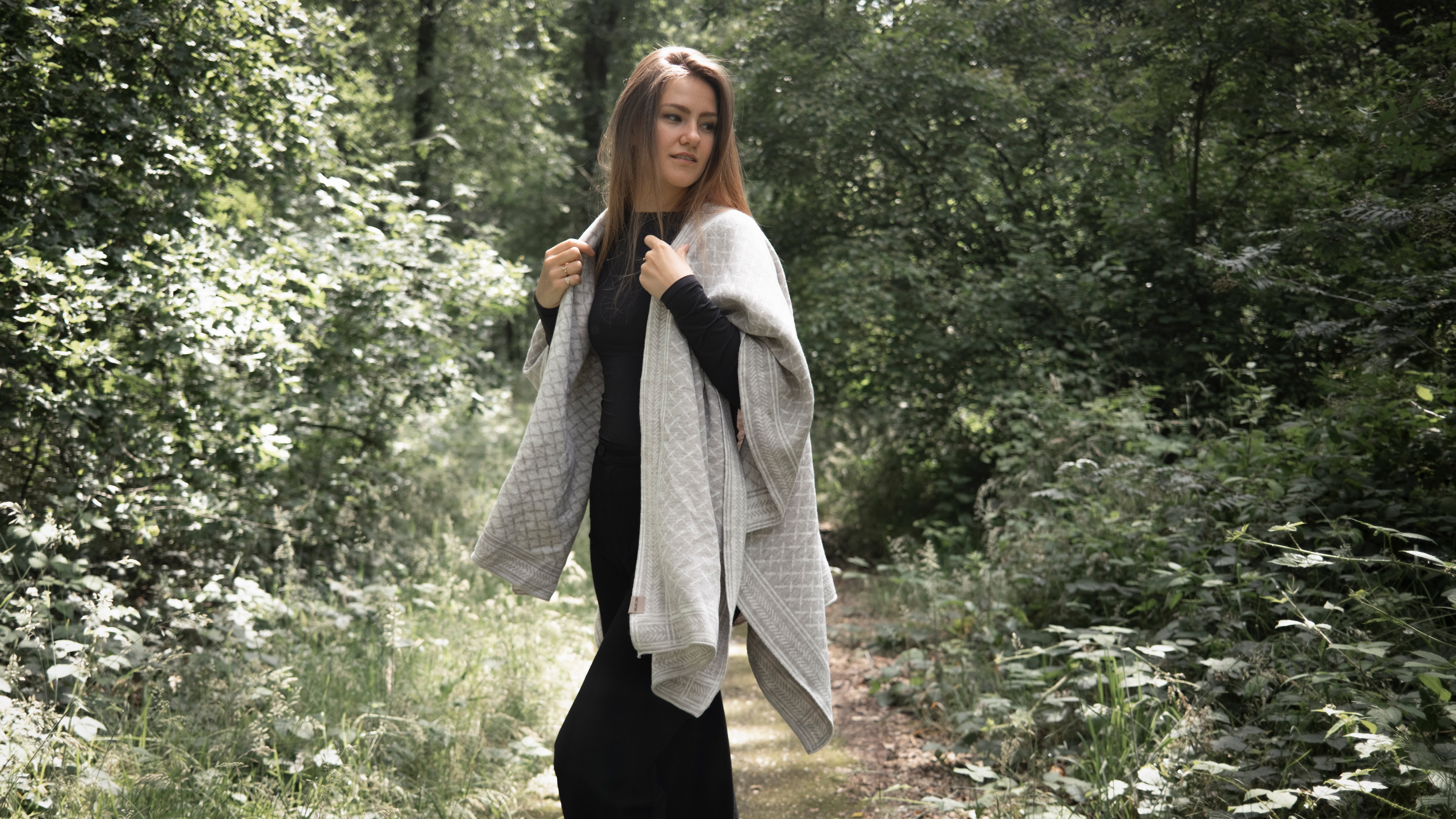 Dusk Poncho Cape Schwarz/Anthrazit