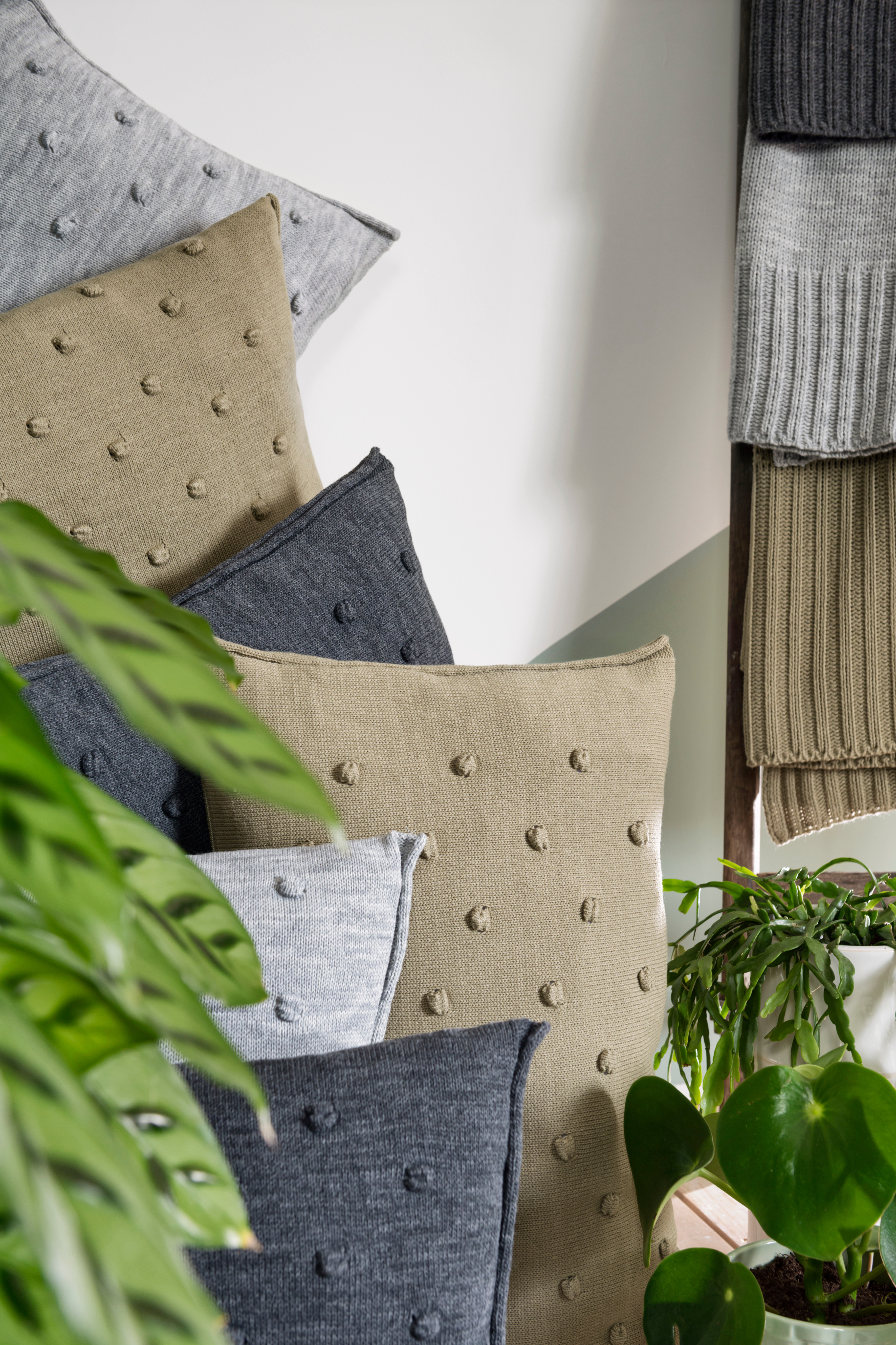 Noa Cushion Light Grey - 60x40