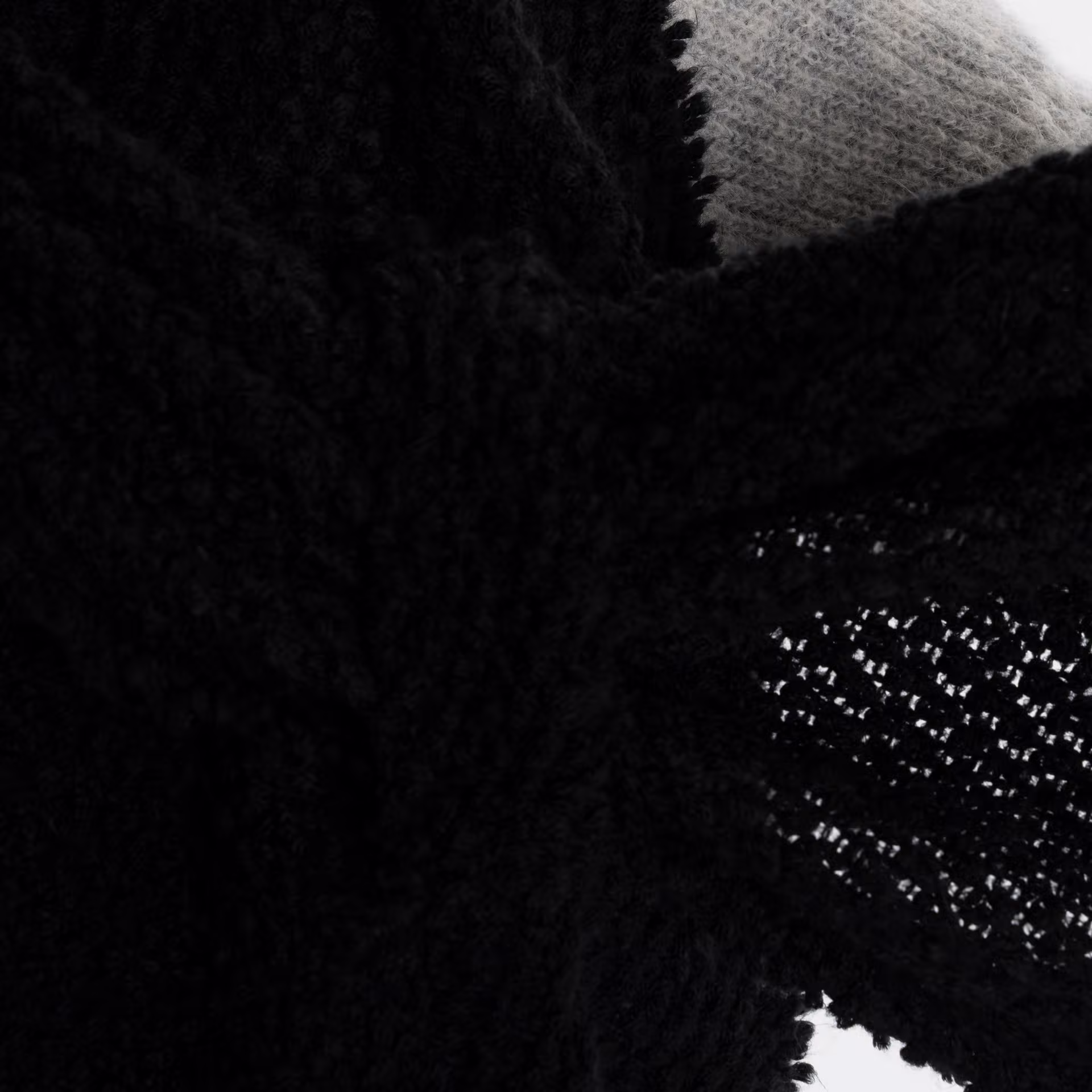 Reese Scarf Black - With loop and fringes