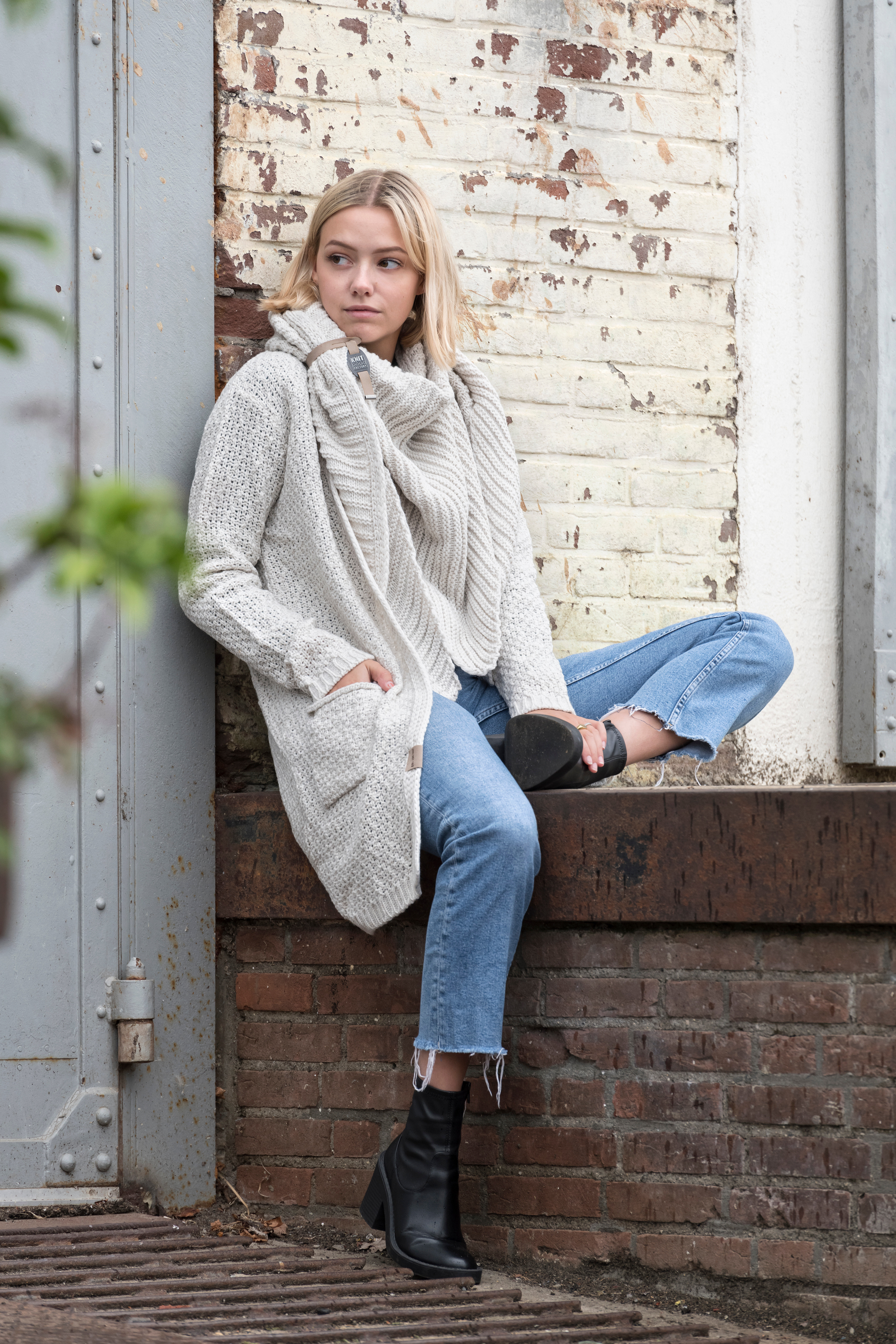 Demy Triangle Scarf Beige