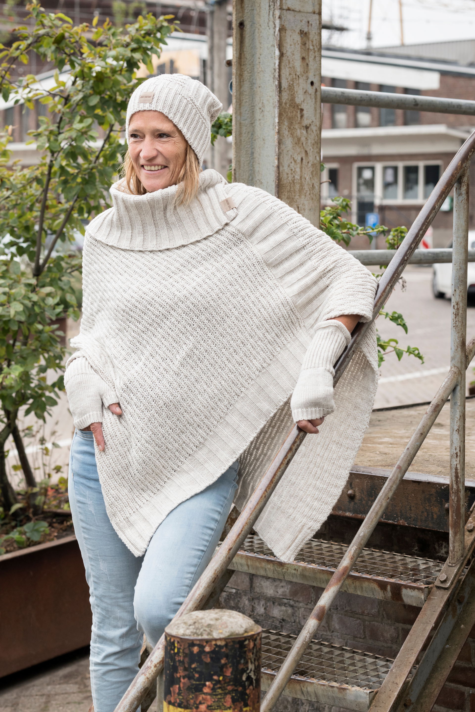 Nicky Gebreide Poncho Cappuccino
