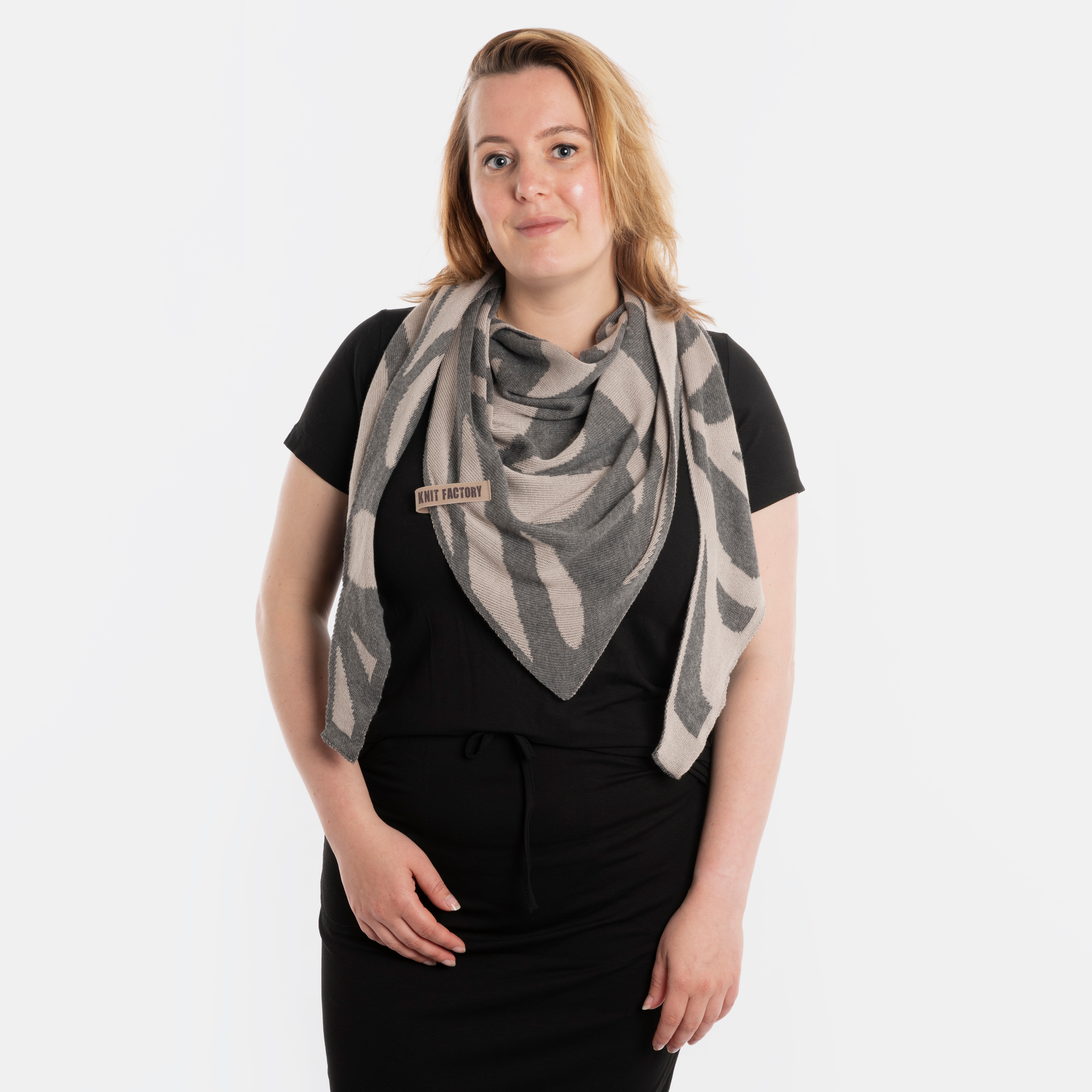 Leaf Triangle Scarf Pebble Grey/Med Grey