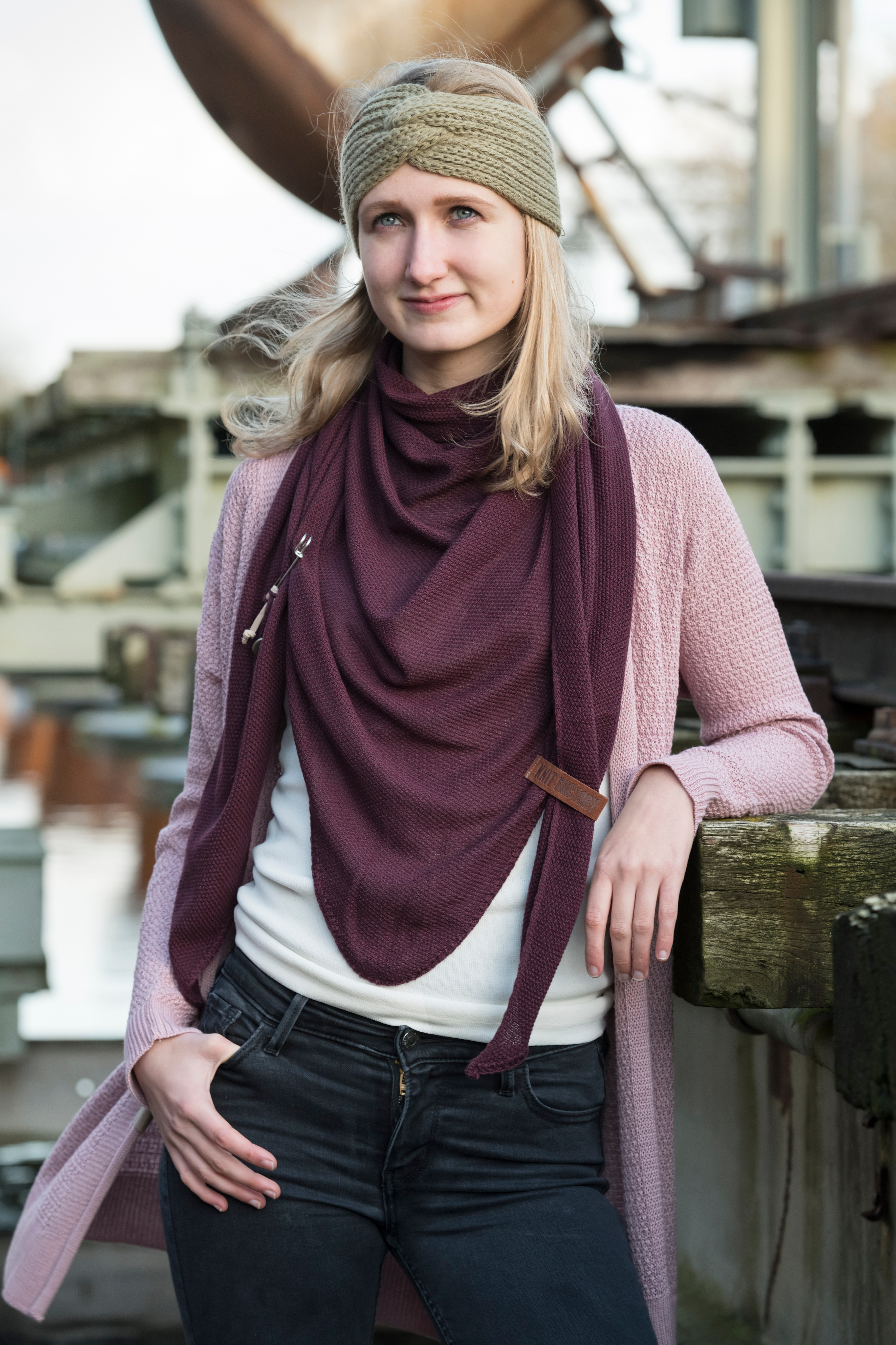 Lola Dreieckstuch gestrickt Schwarz