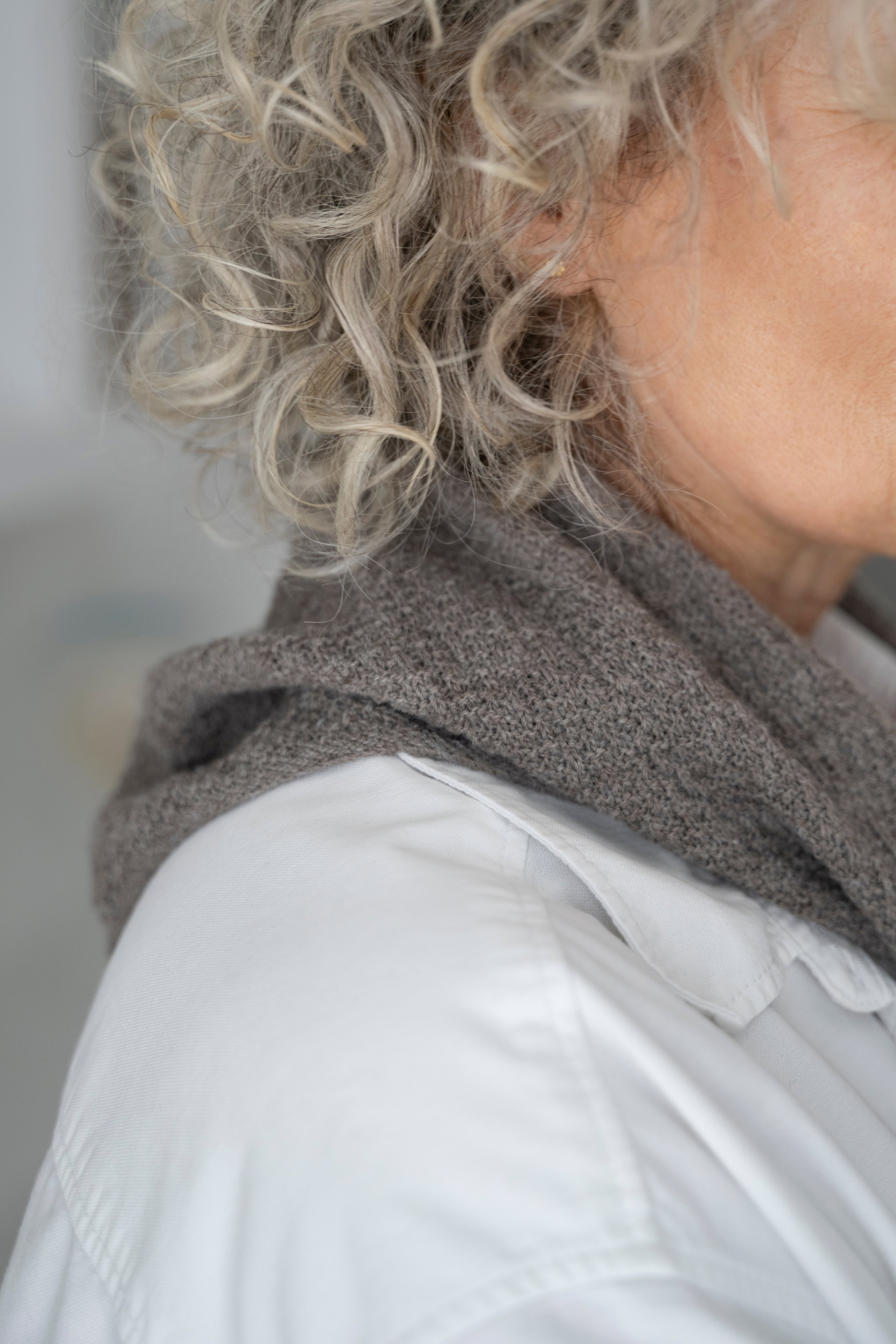 Yuna Triangle Neck Scarf  Marron