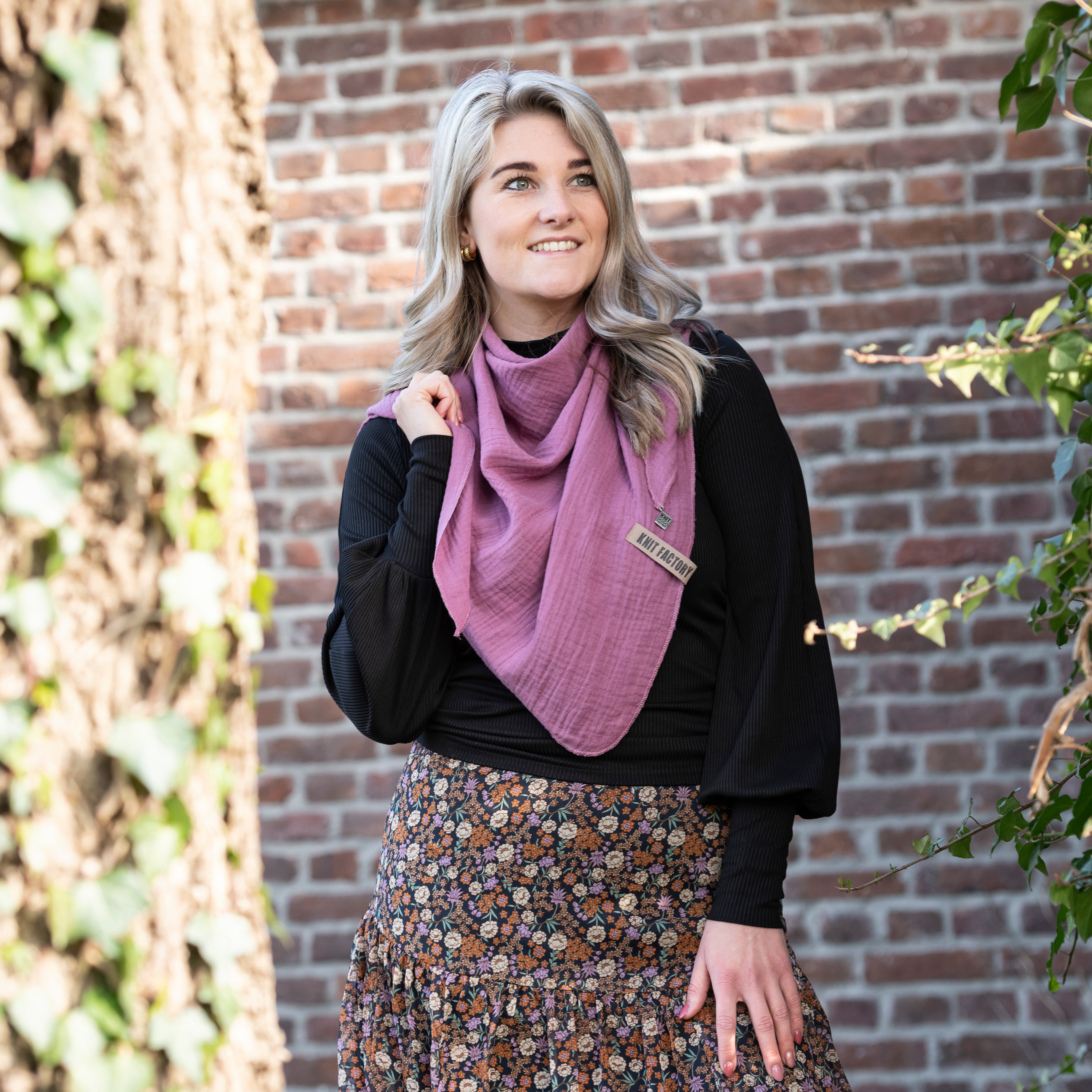 Liv Triangle Scarf Violet