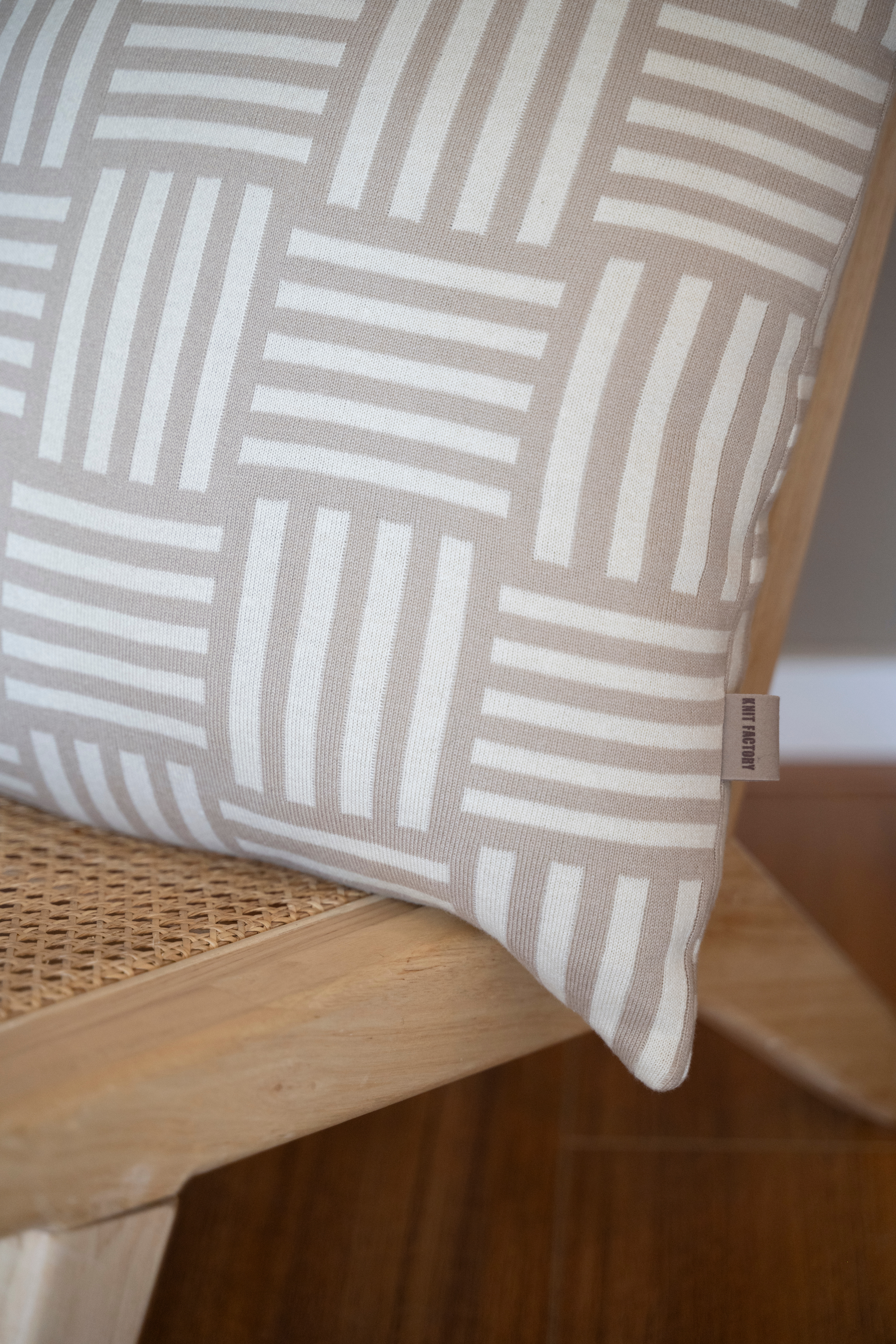 Dash Cushion Ecru/Urban Green - 50x50