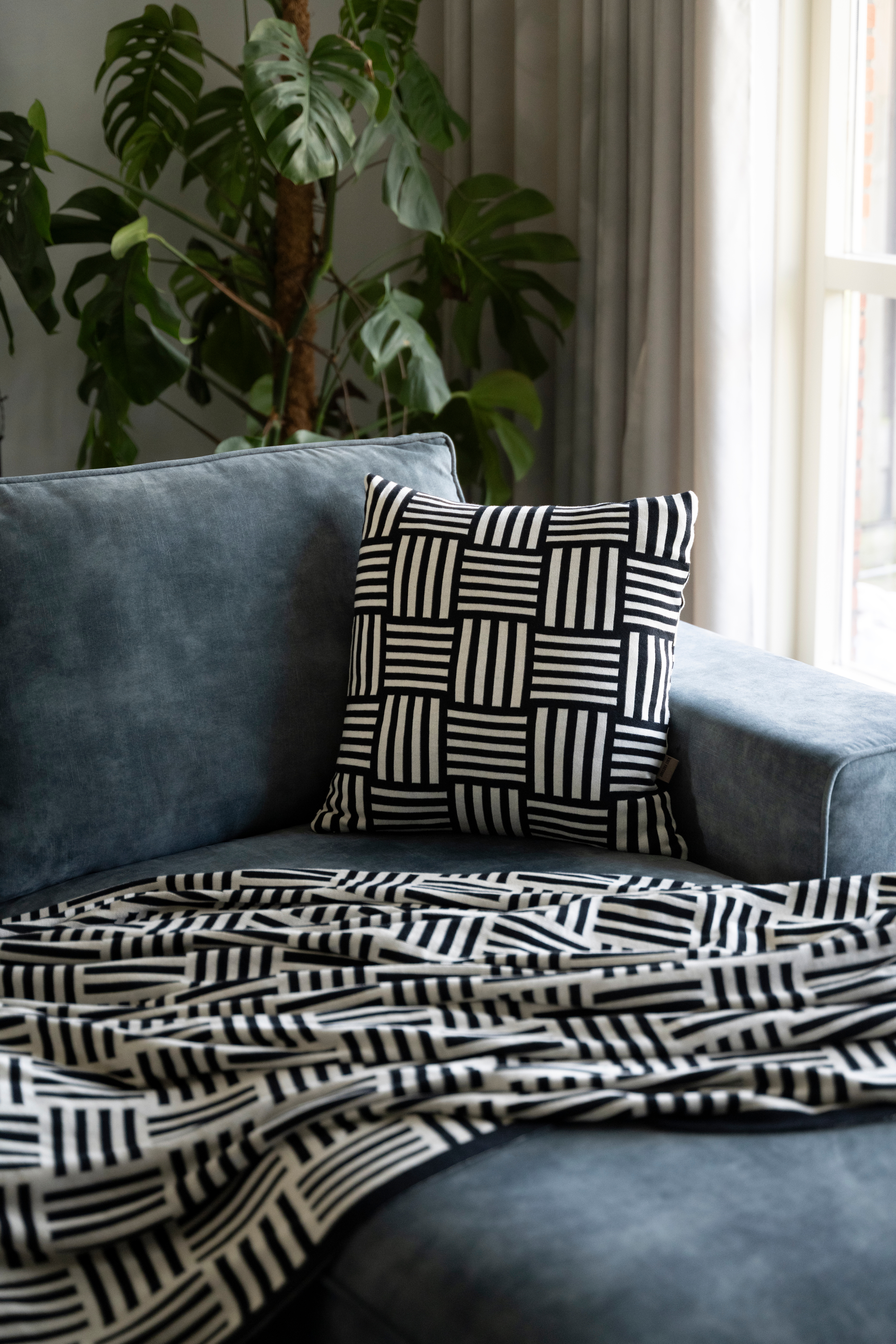 Dash Cushion Ecru/Urban Green - 50x50