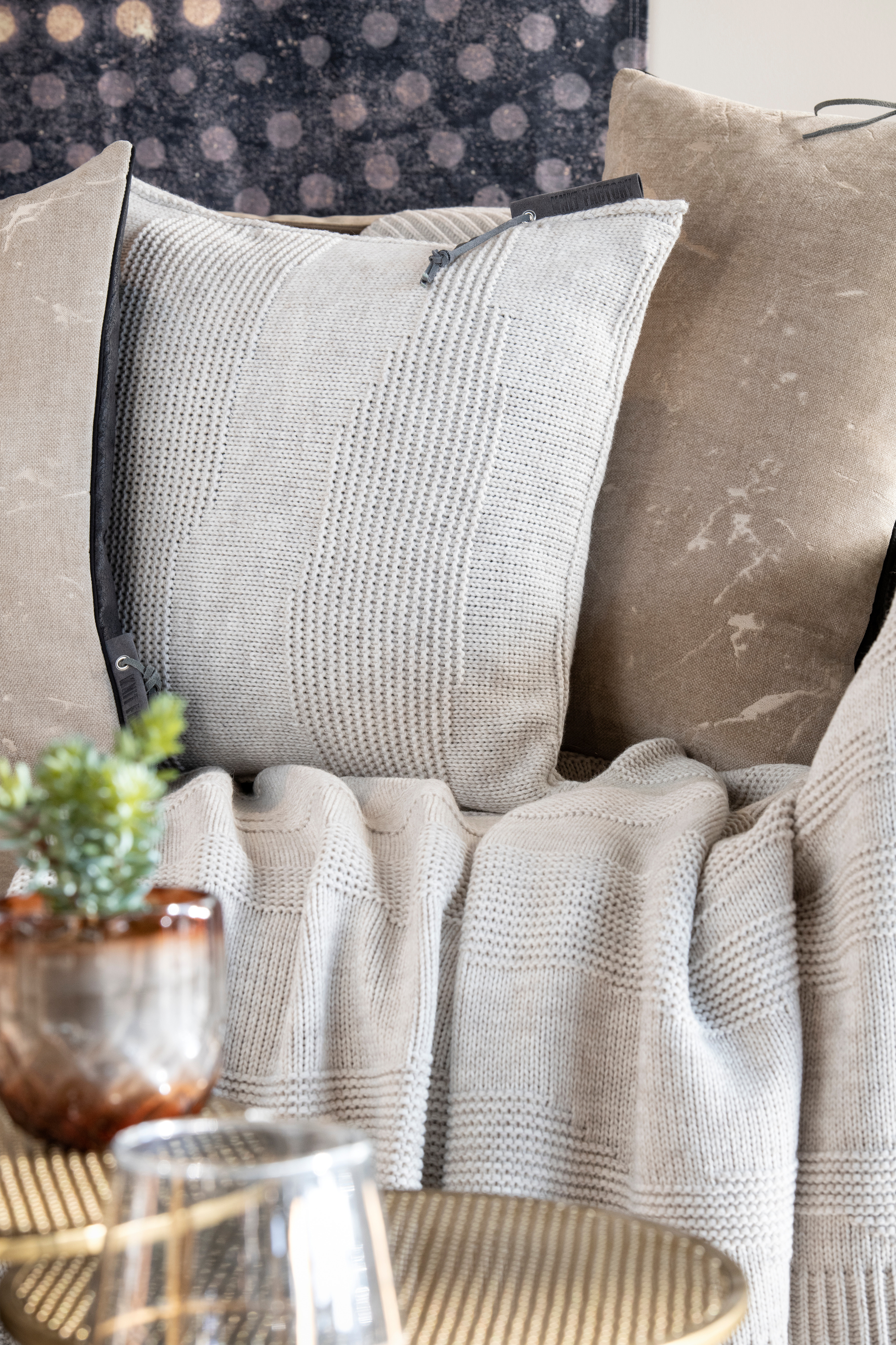 James Kussen Beige - 50x50