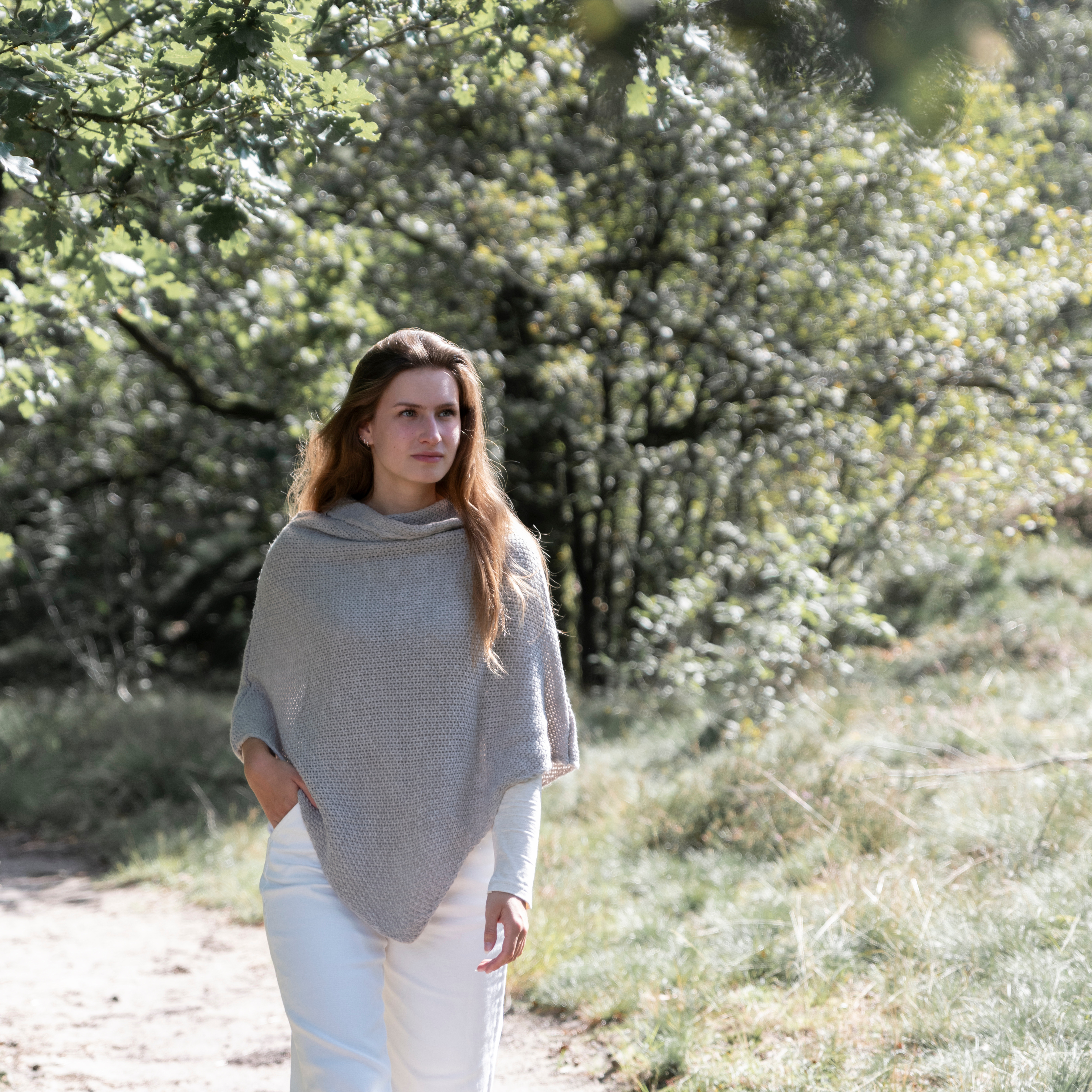 Coco Gestrickter Poncho Anthrazit