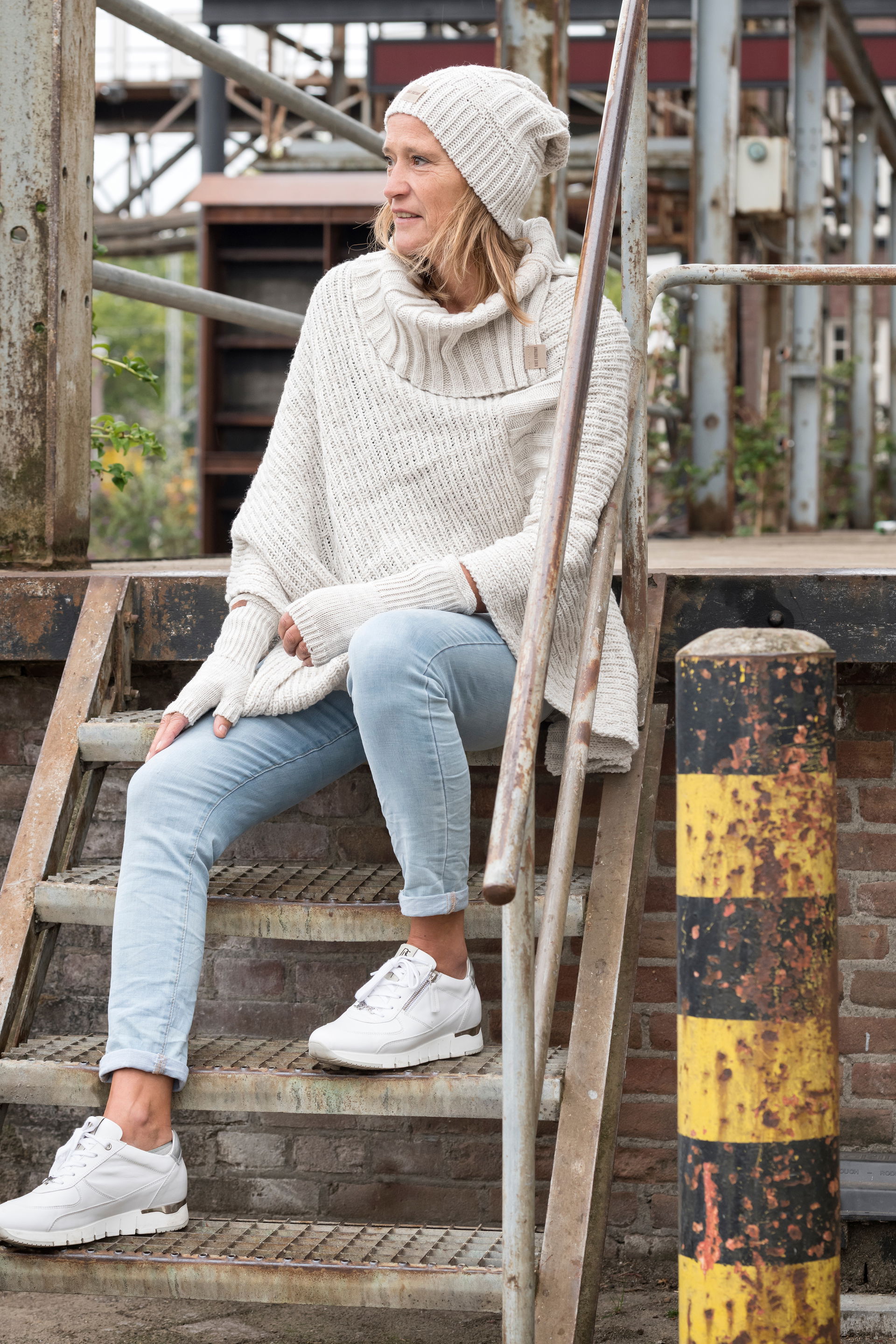 Nicky Gebreide Poncho Beige