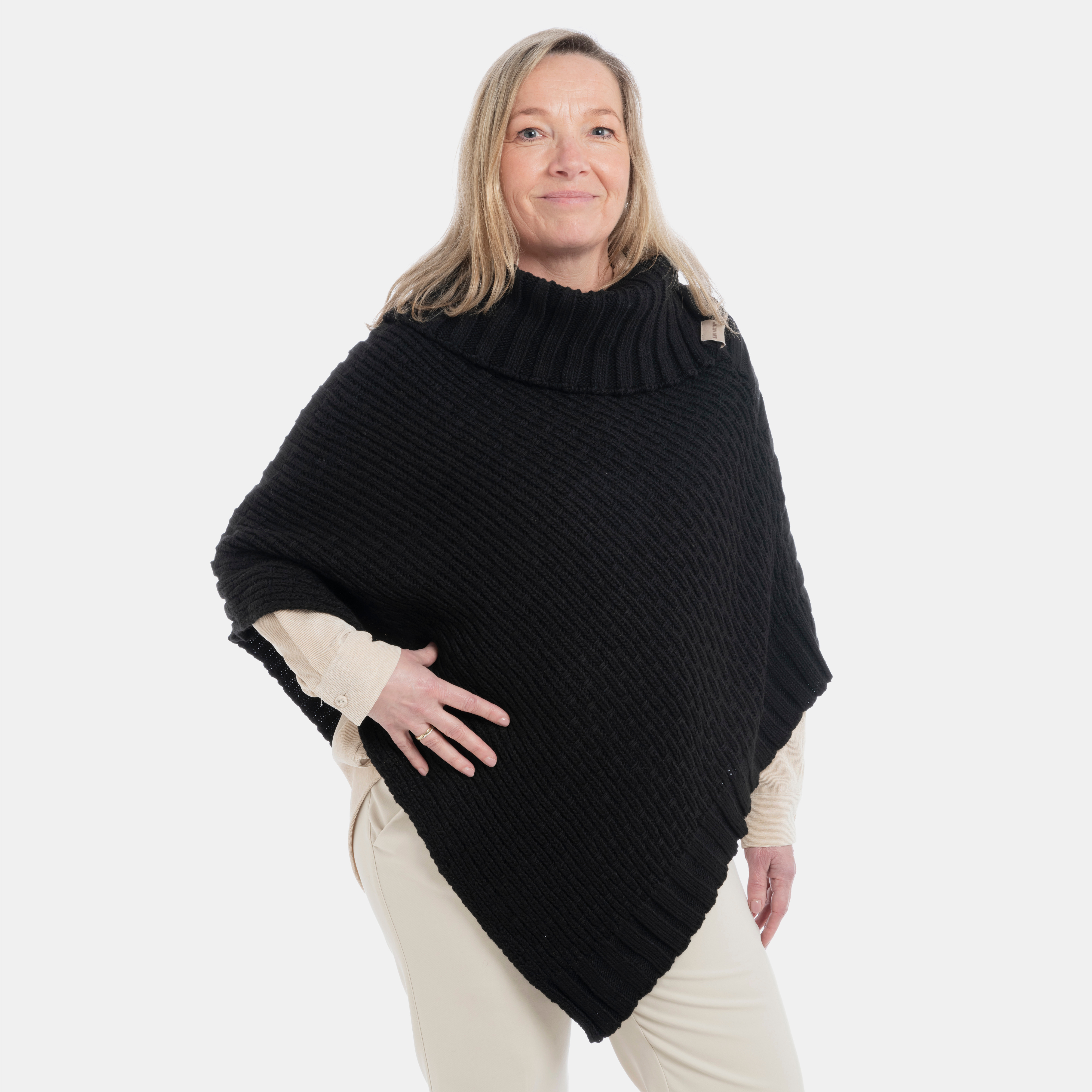 Nicky Knitted Poncho Black