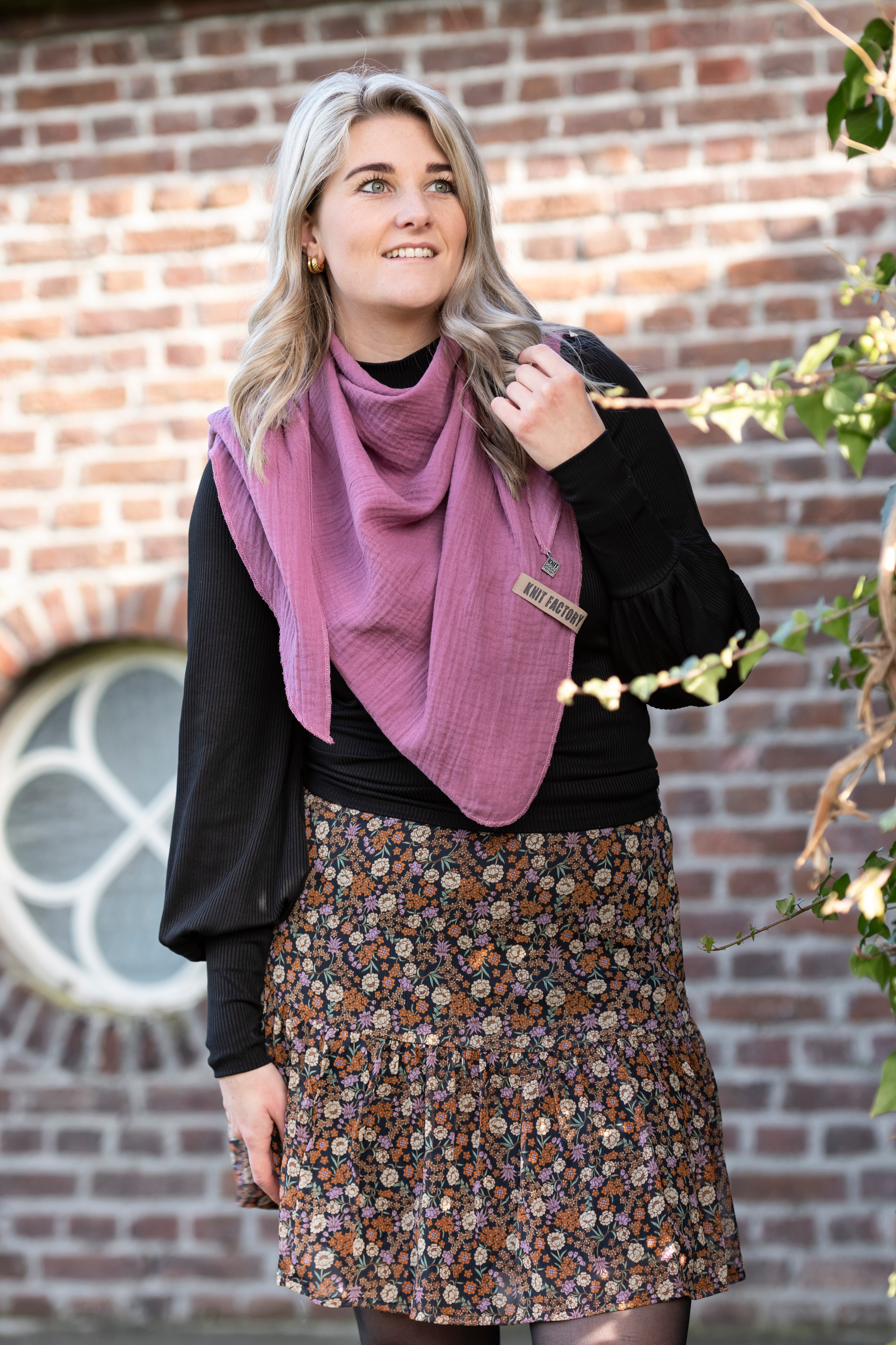 Liv Triangle Scarf Violet