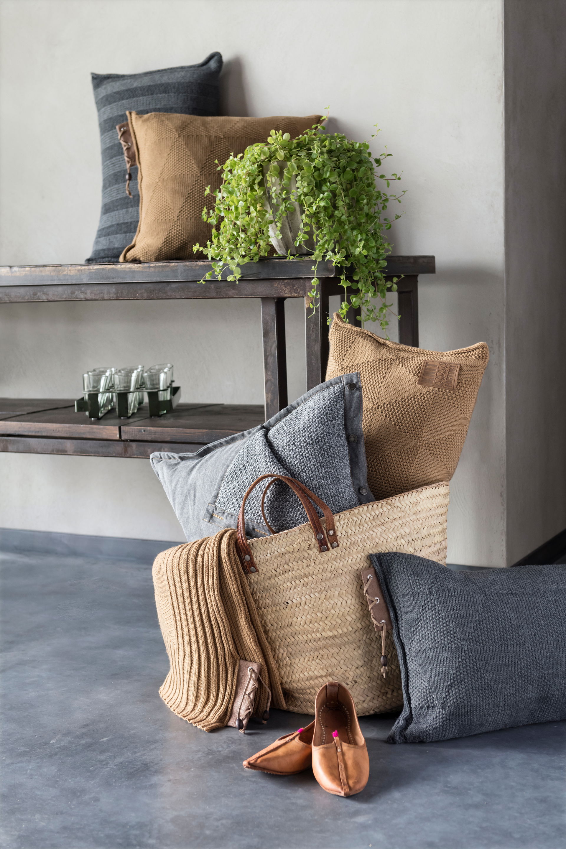 Jesse Kussen Antraciet - 60x40