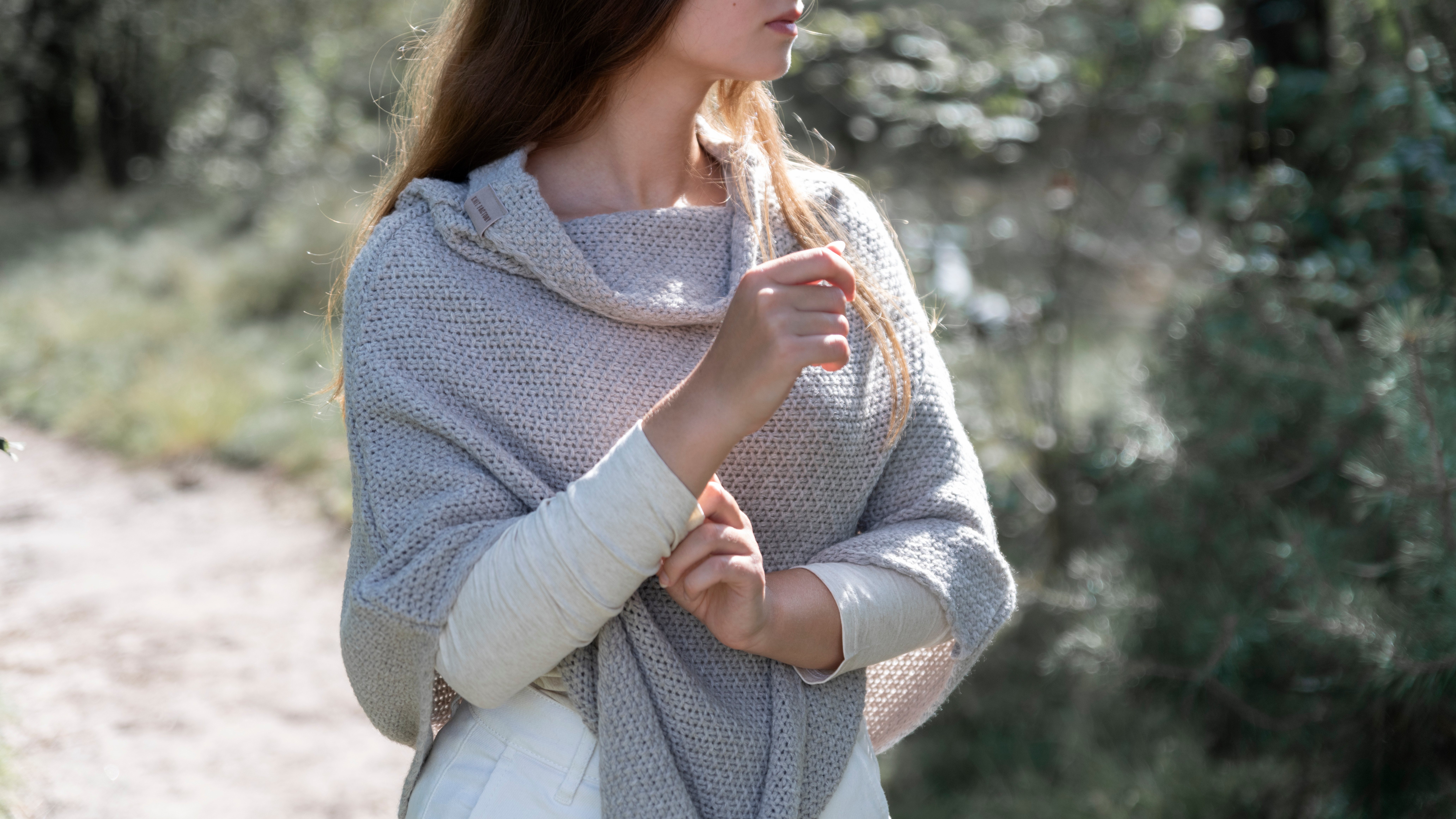 Coco Gestrickter Poncho Anthrazit