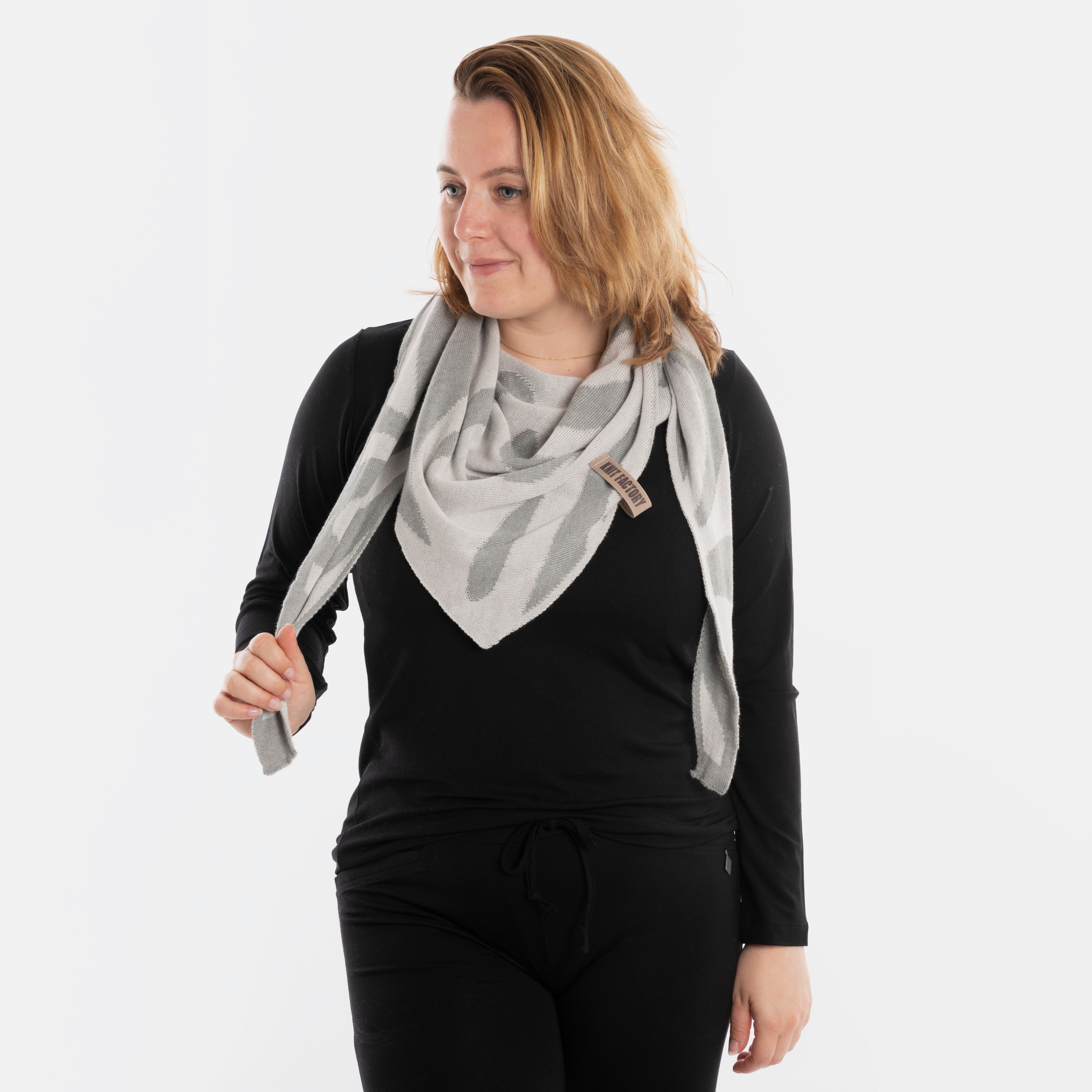 Leaf Triangle Scarf Bright Grey/Light Grey