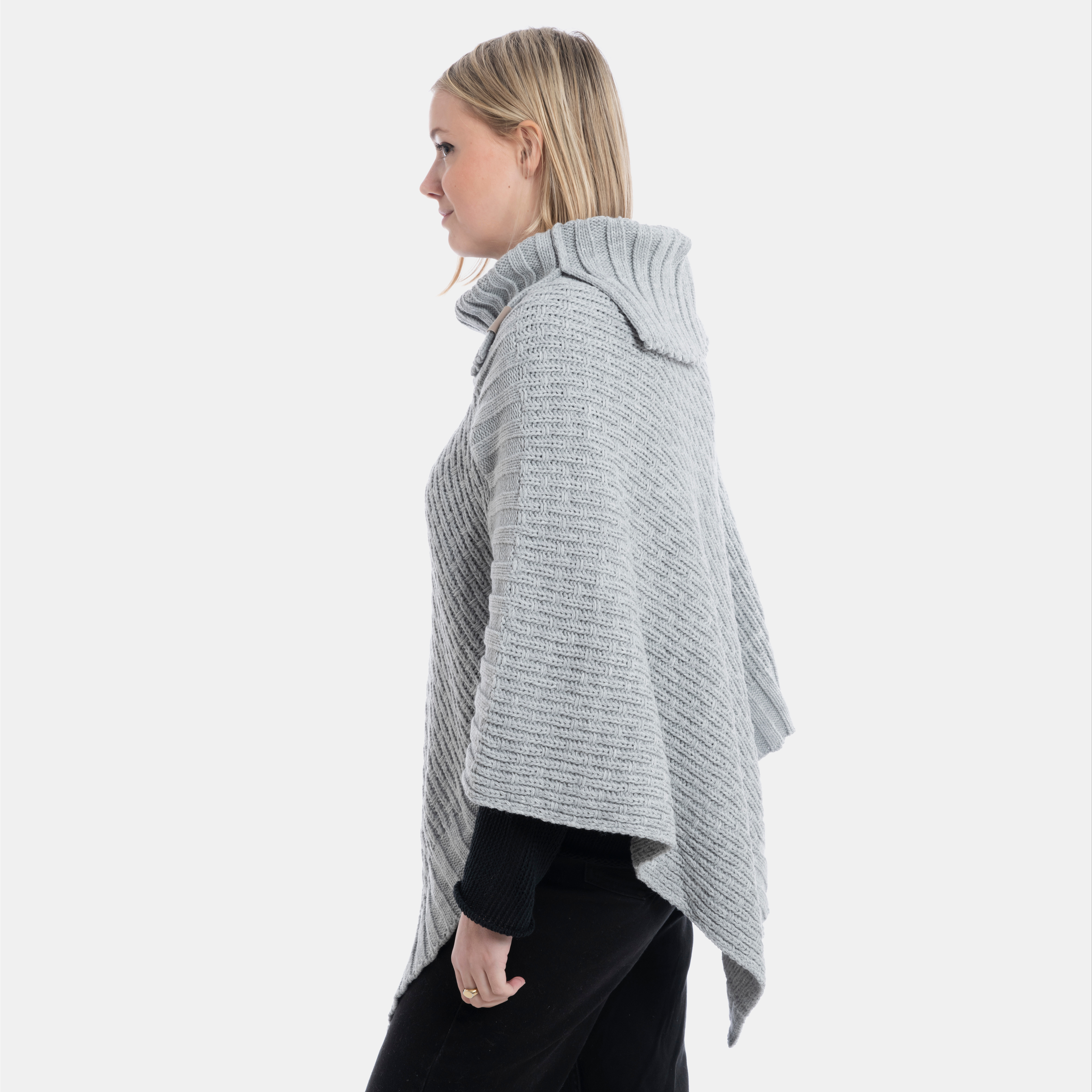 Nicky Knitted Poncho Light Grey