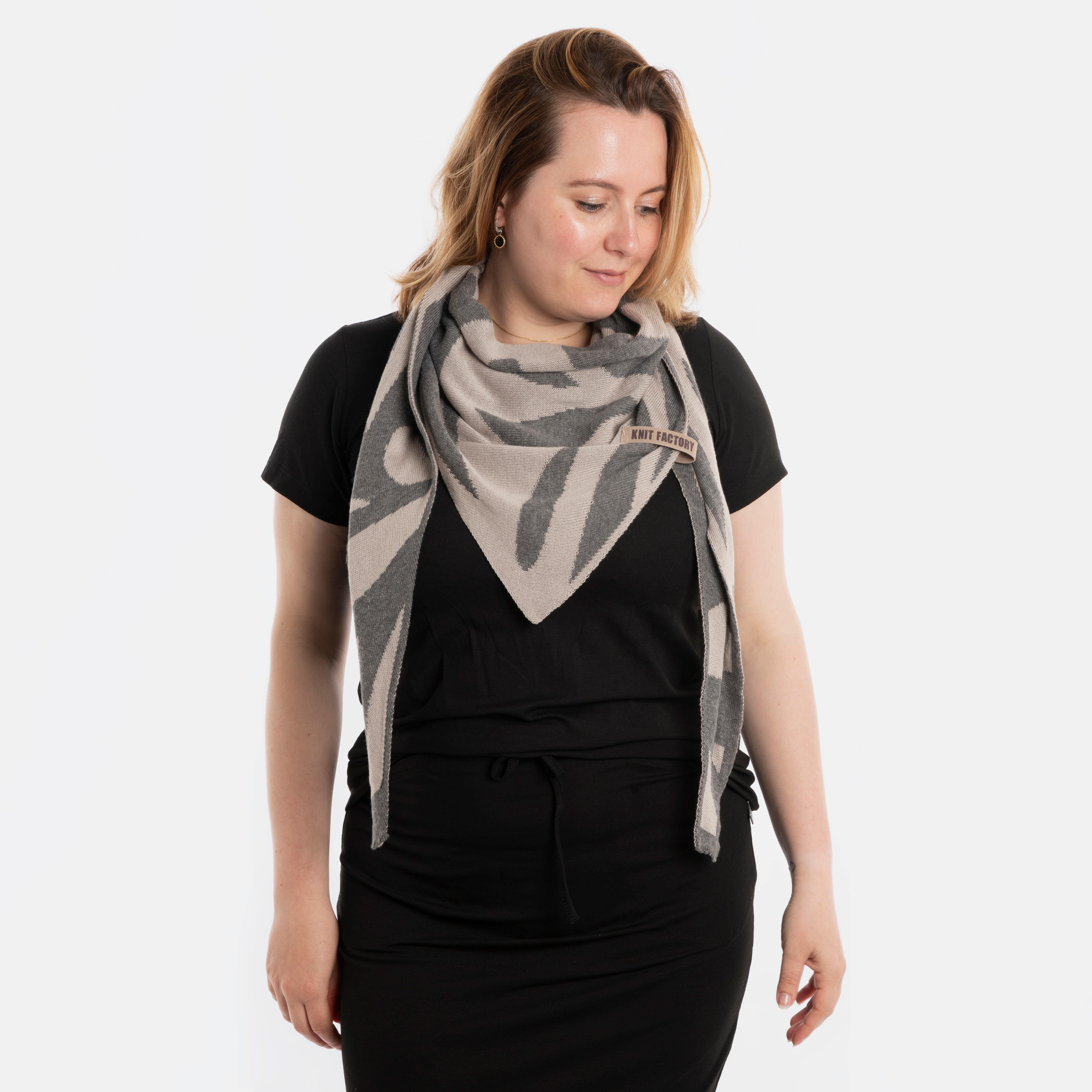 Leaf Triangle Scarf Pebble Grey/Med Grey