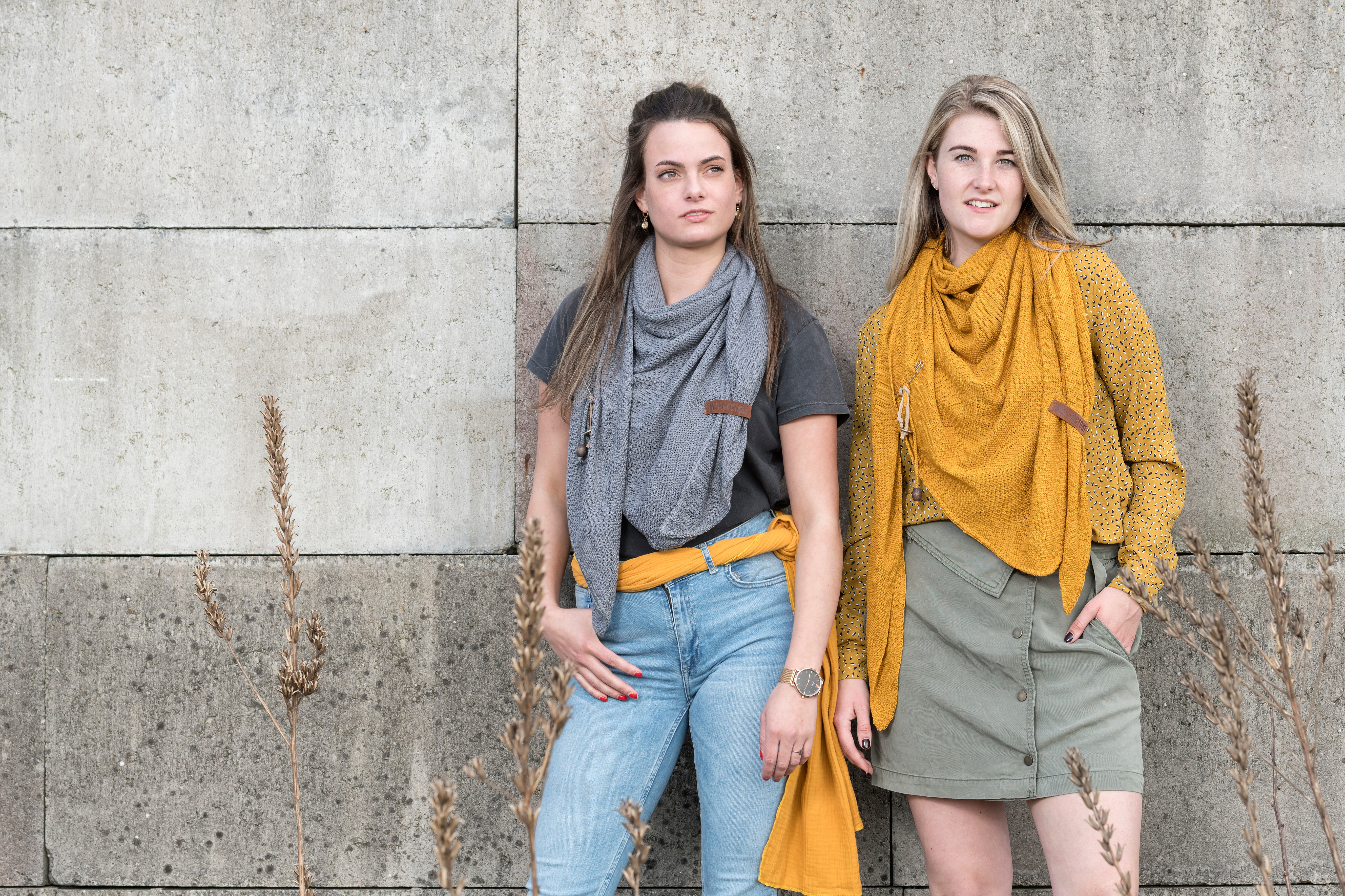 Lola Triangle Scarf Med Grey