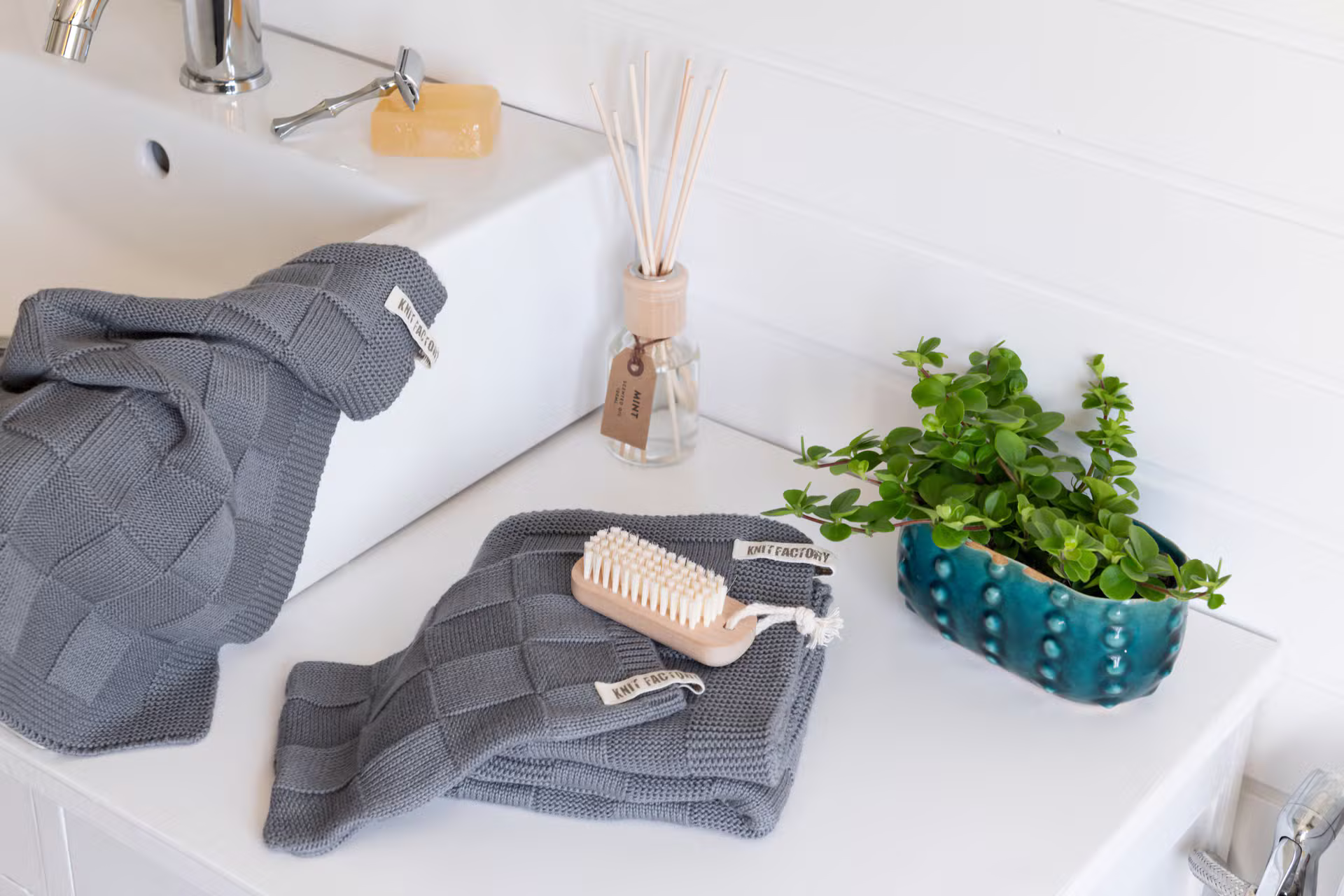 Ivy Premium Knitted Towel Rust - 50x100