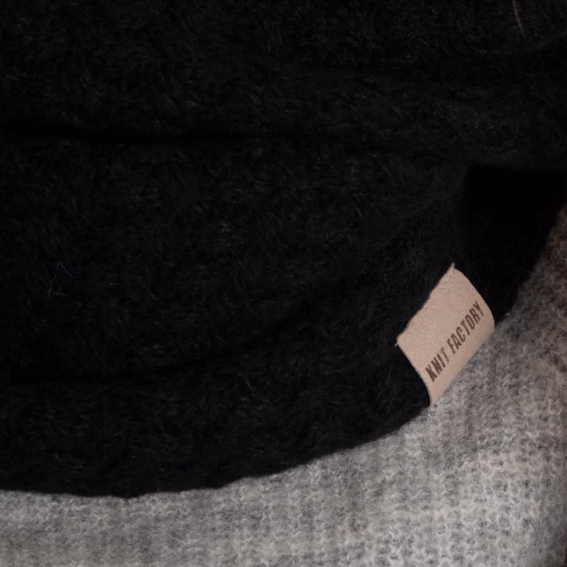 Milan Infinity Scarf Black