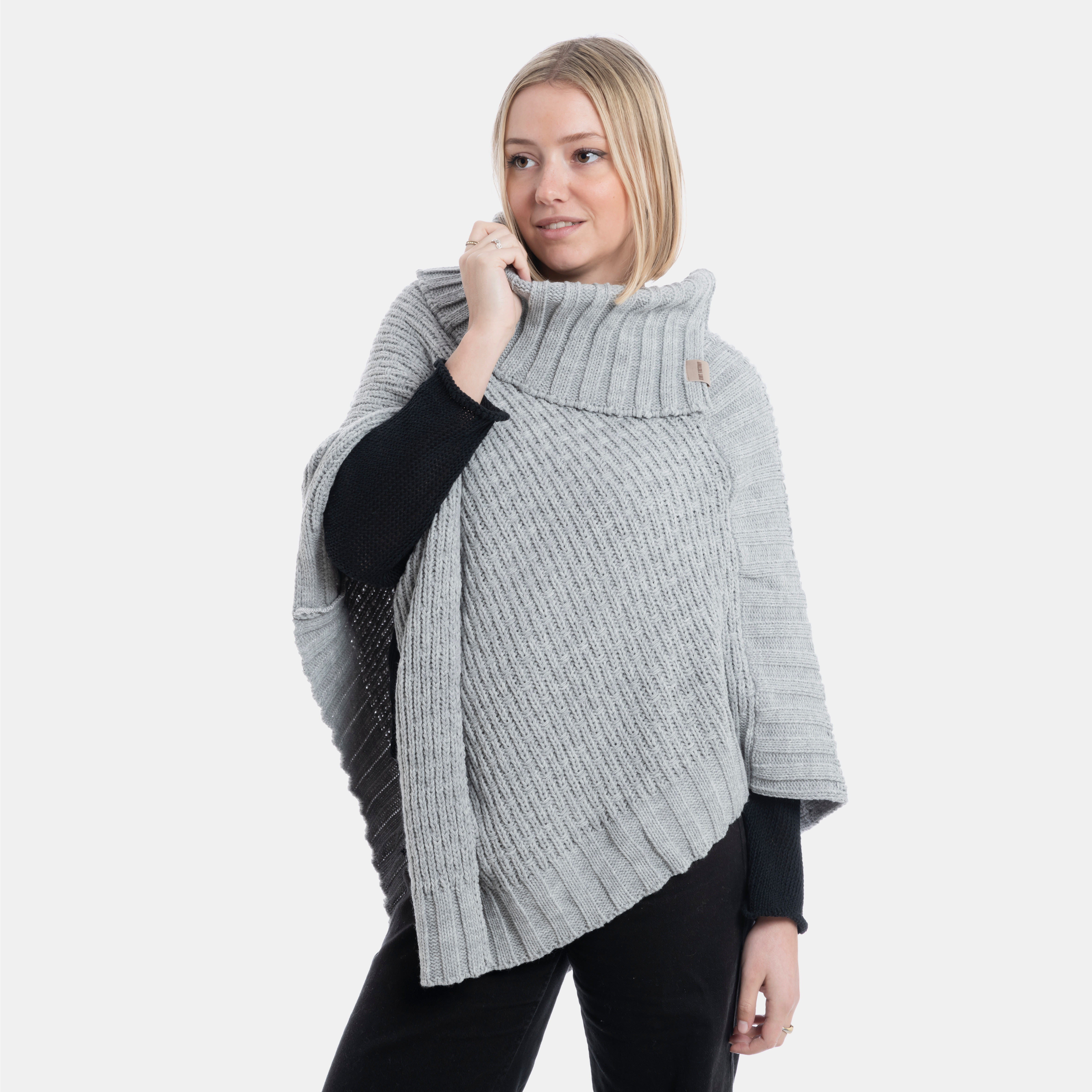 Nicky Knitted Poncho Light Grey