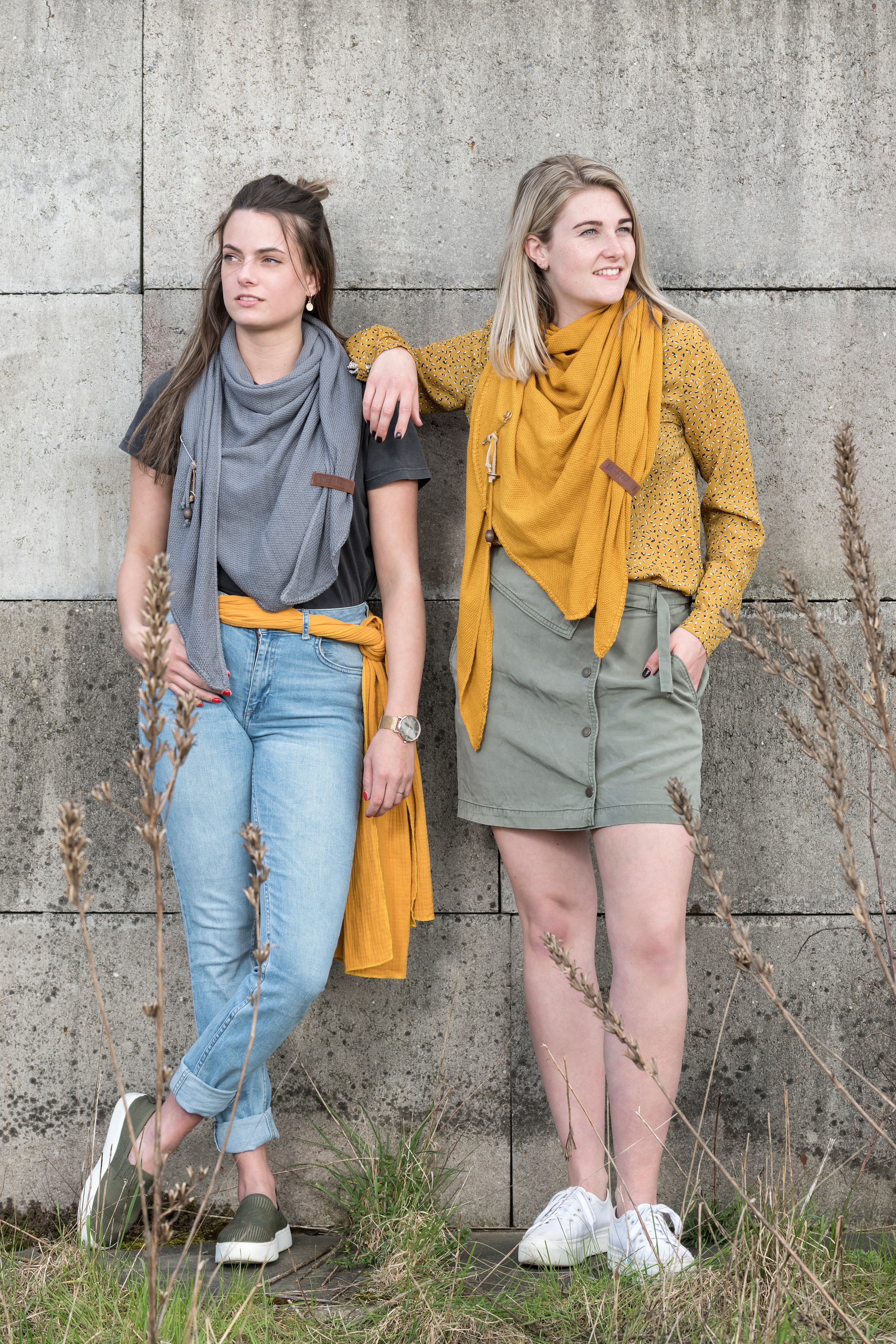 Lola Triangle Scarf Med Grey