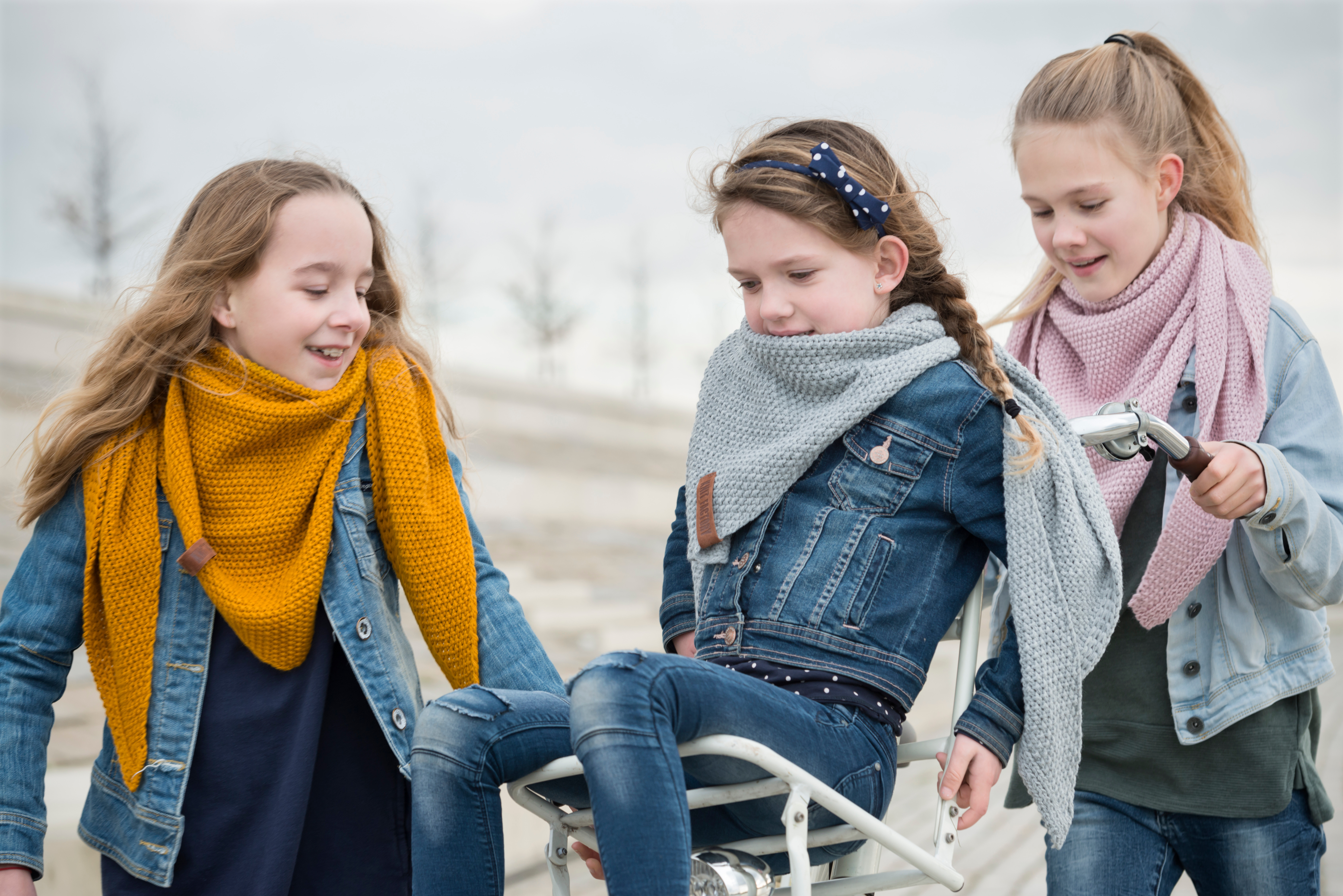Coco Triangle Scarf Junior Light Grey