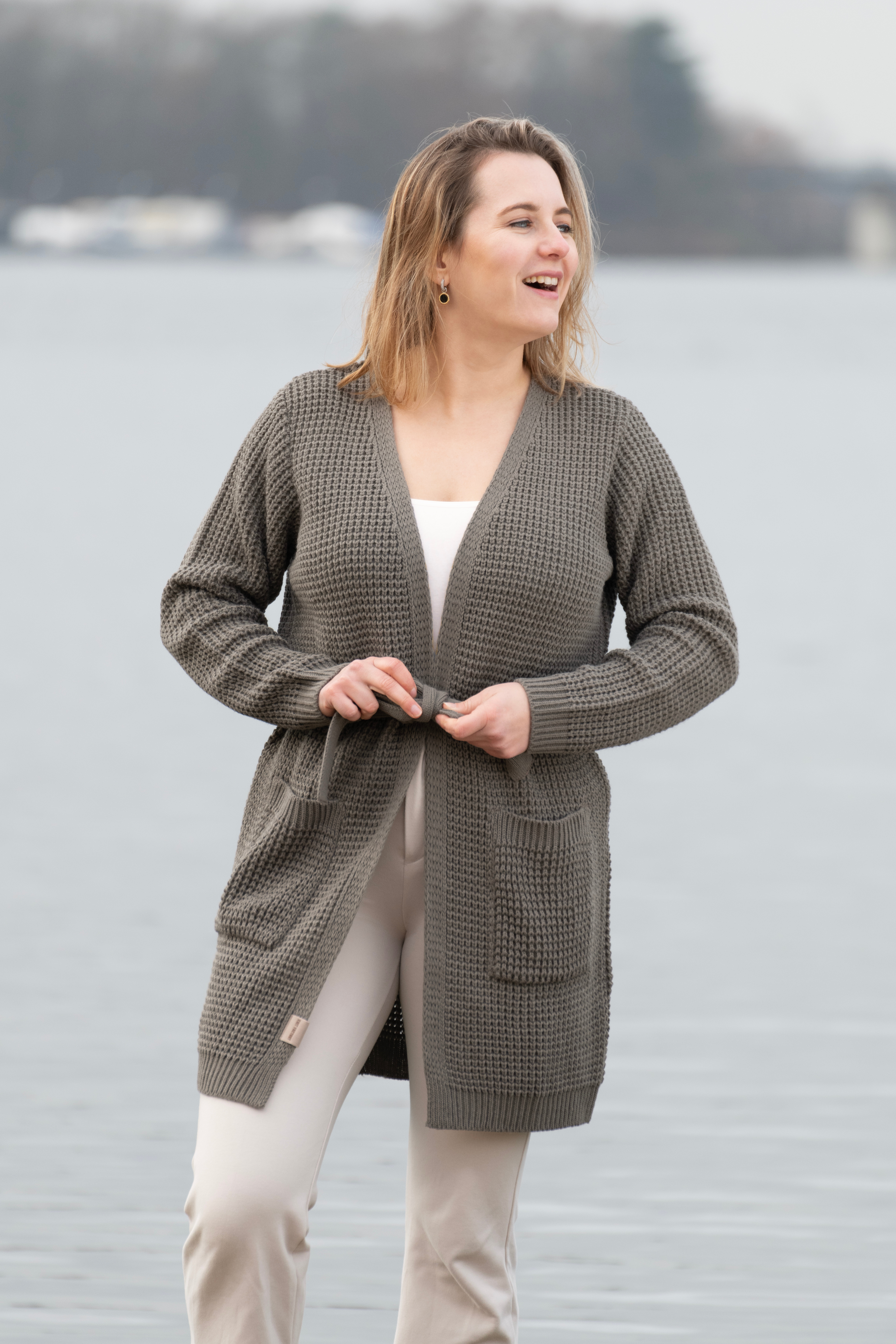Robin Strickjacke Grau - 40/42 - Mit Taschen