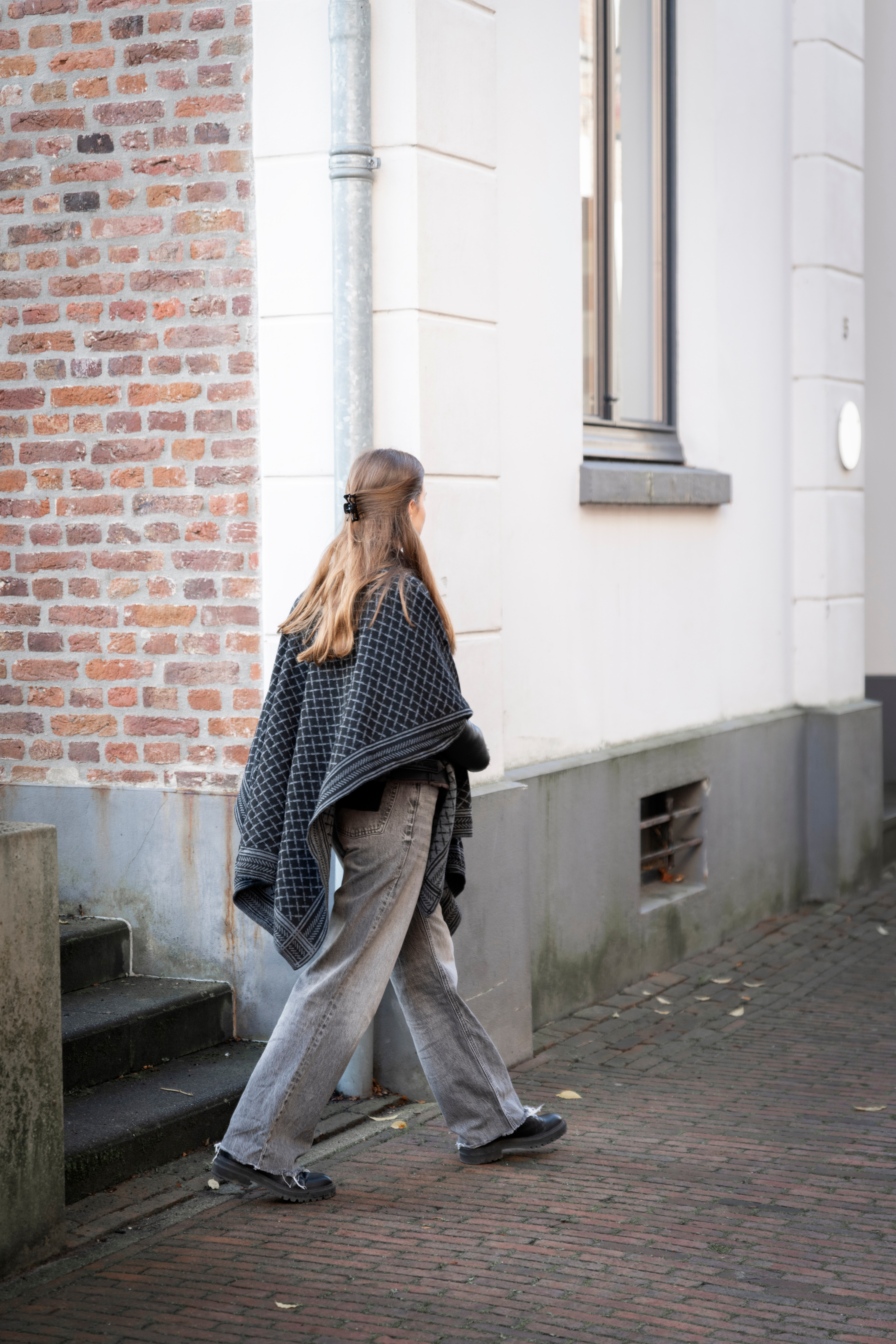Dusk Poncho Cape Schwarz/Anthrazit