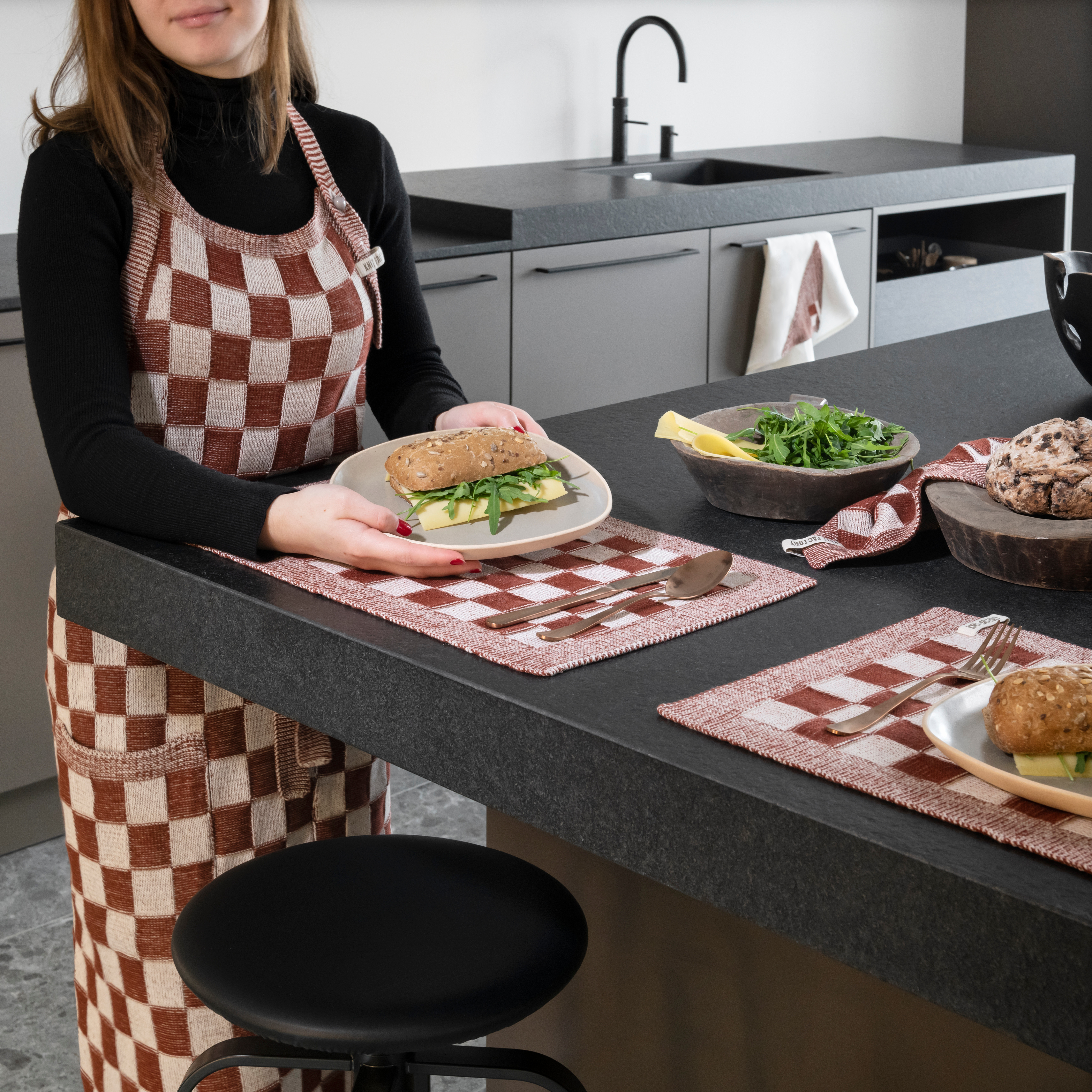 Apron Block Ecru/Med Grey