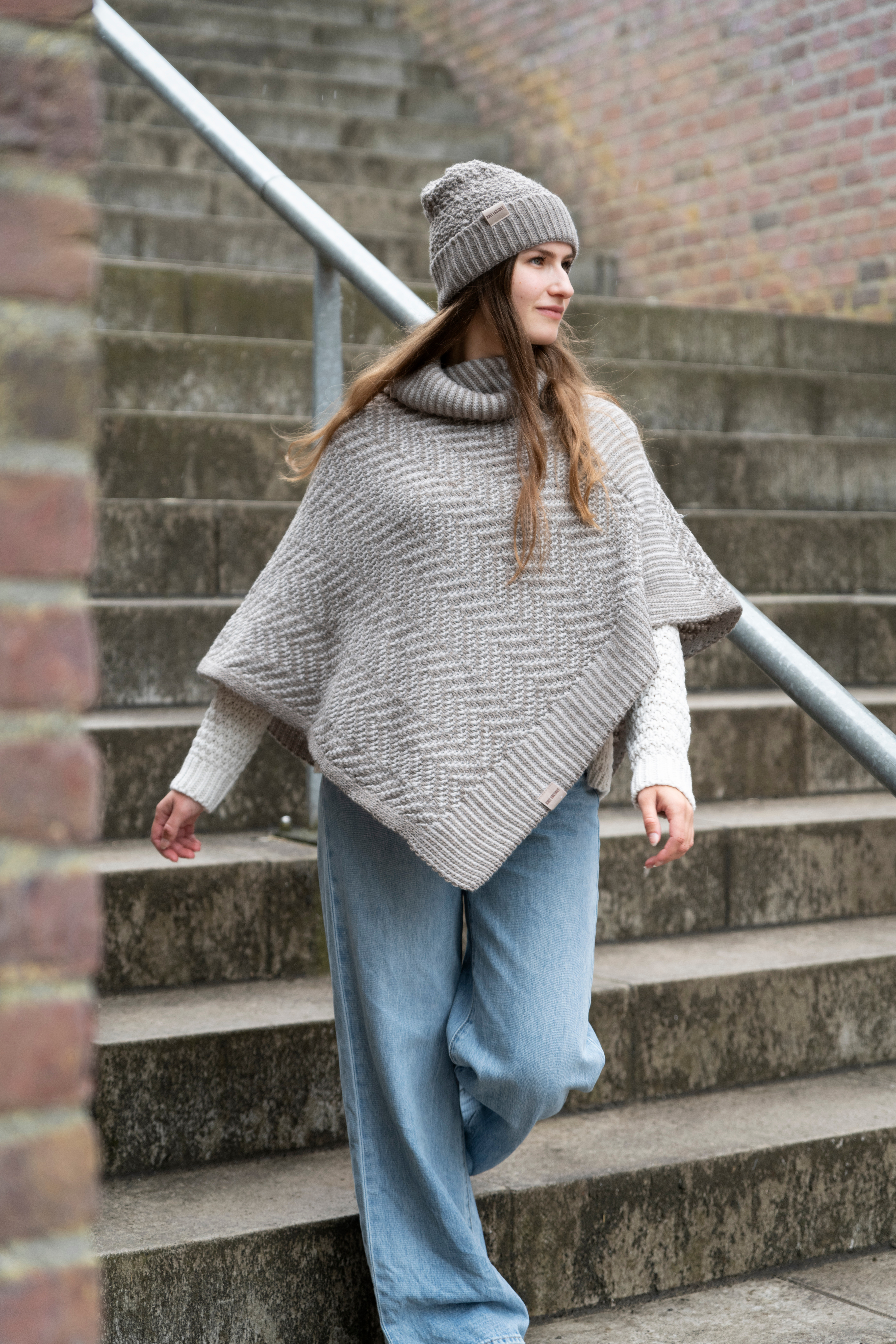 Amber Gebreide Poncho Laurel/Urban Green