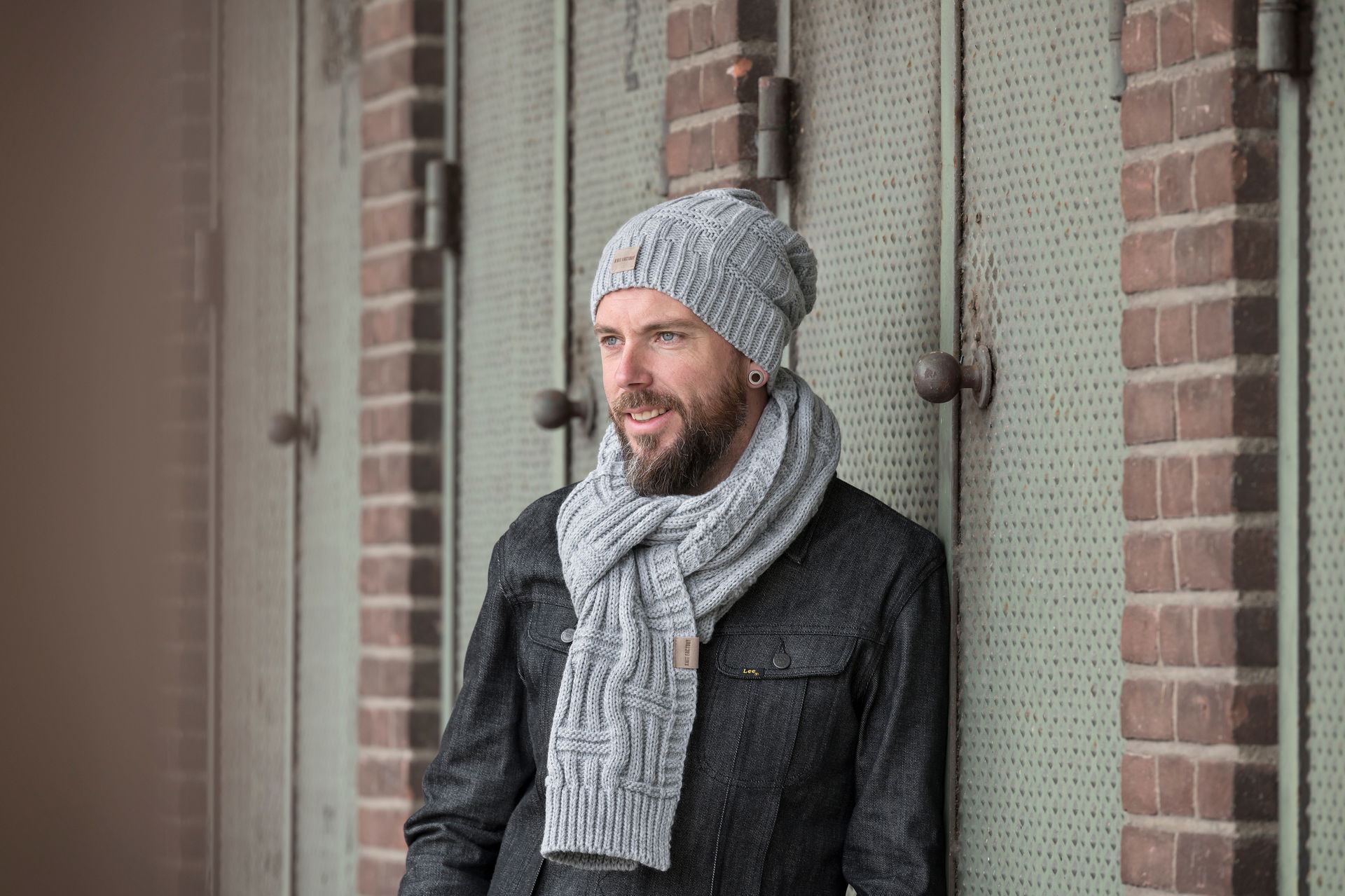 Bobby Sjaal Licht Grijs