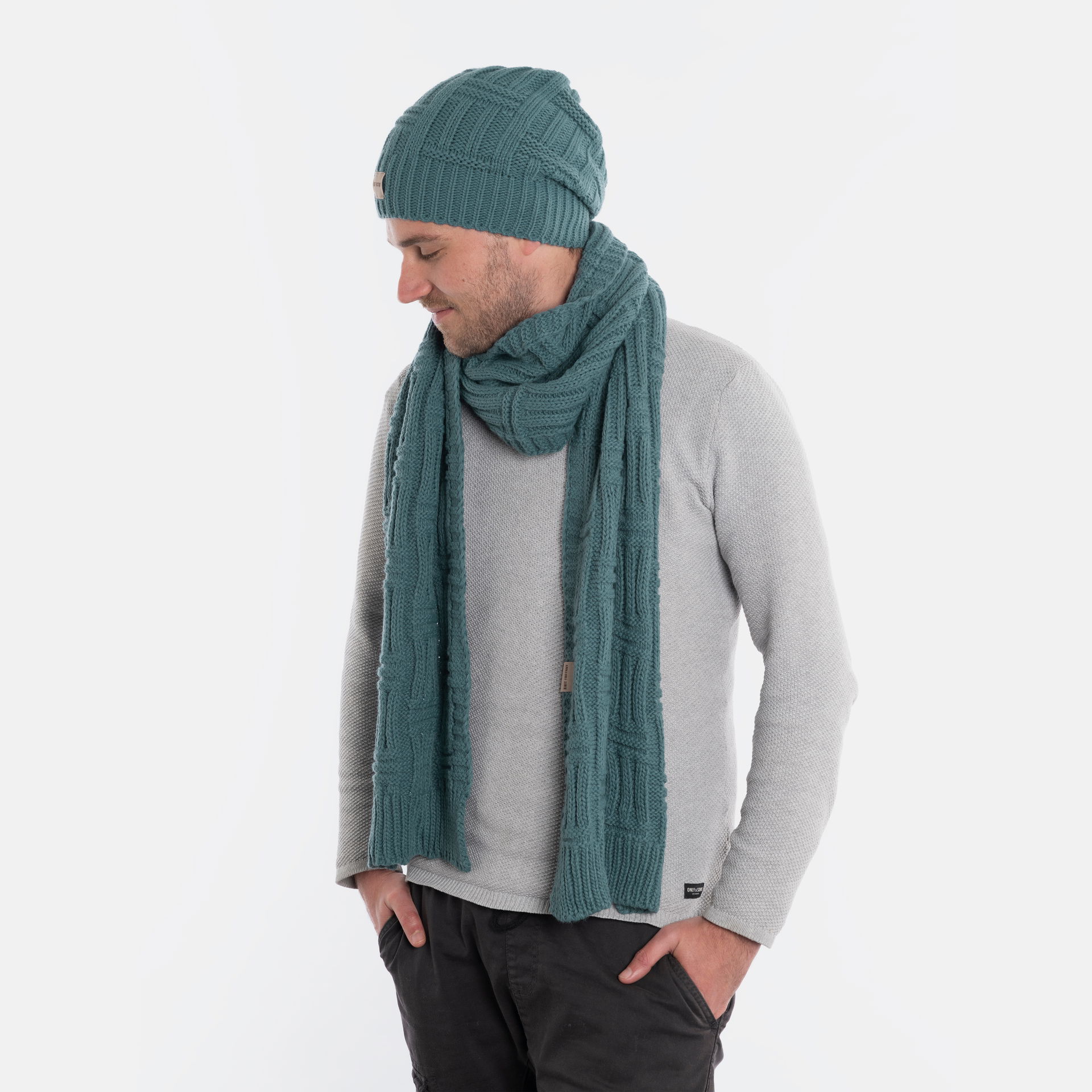 Bobby Scarf Laurel