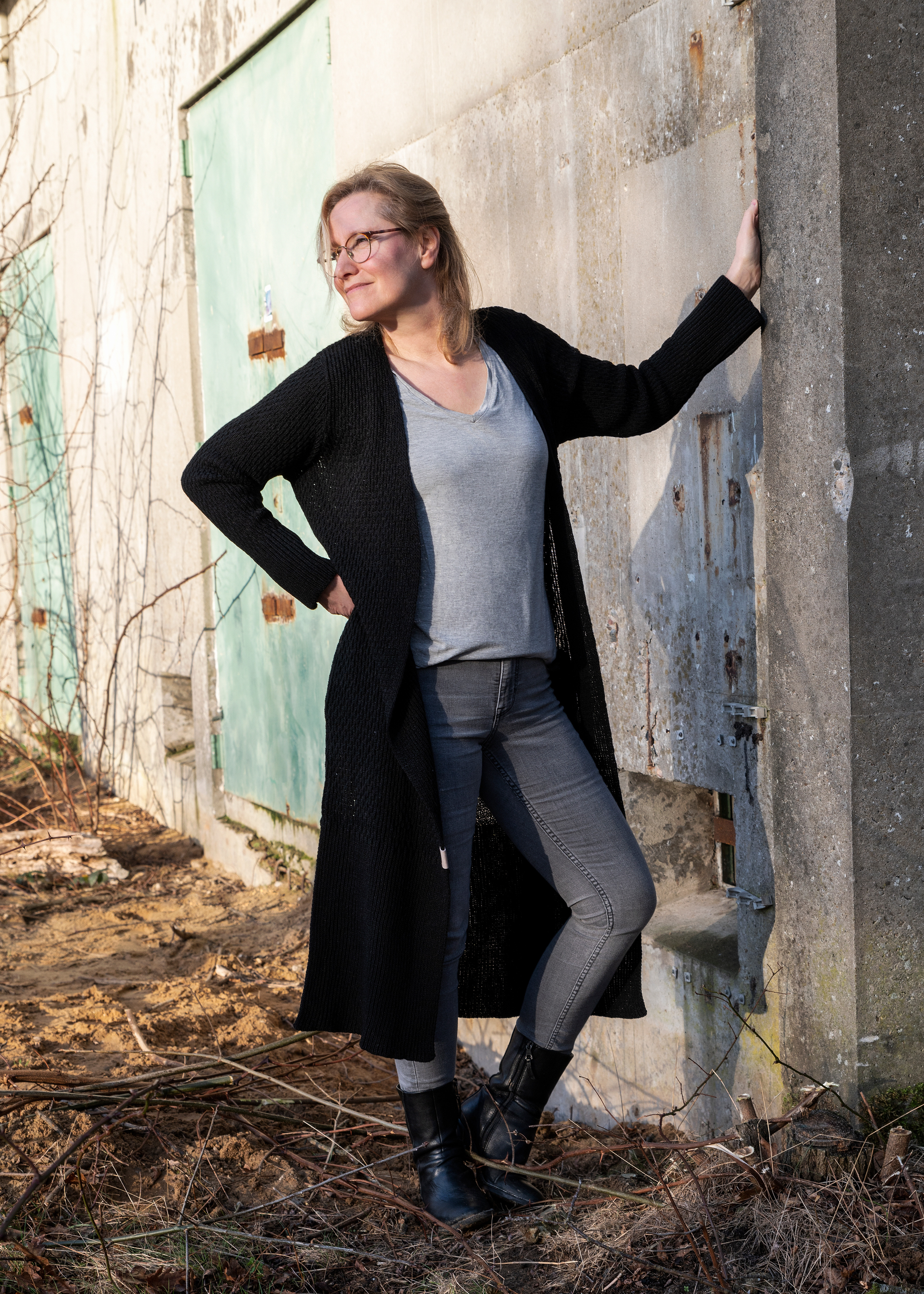 Gina Long Knitted Cardigan Black - 40/42 - With side pockets