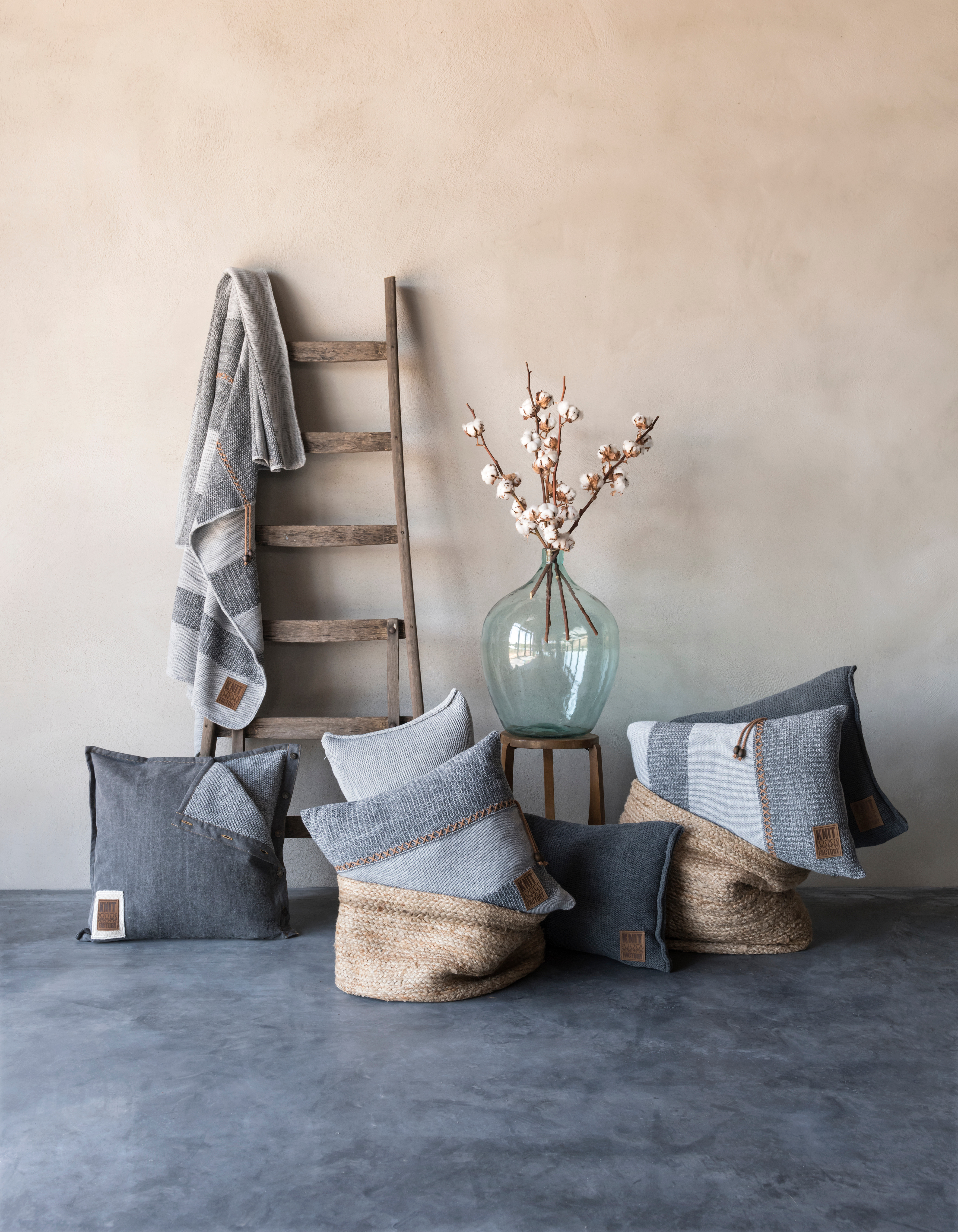 Uni Cushion Light Grey - 60x40