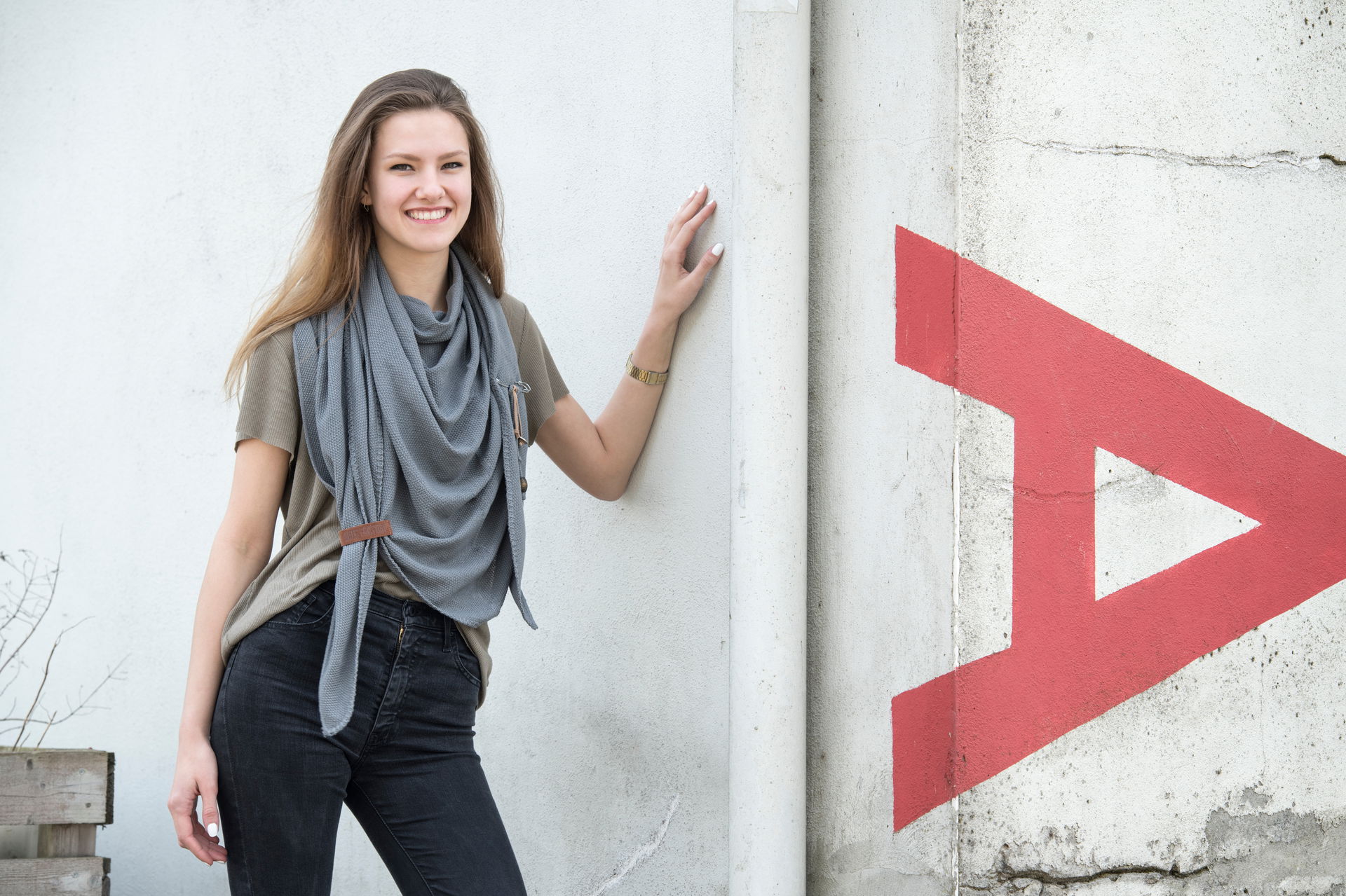 Lola Triangle Scarf Pebble Grey