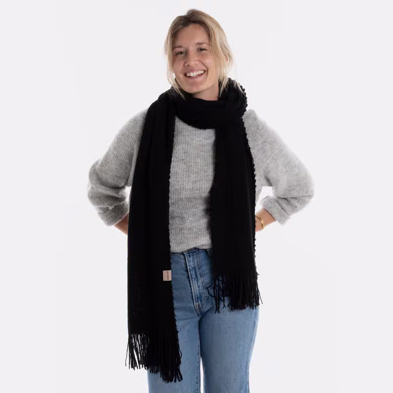 Reese Scarf Black - With loop and fringes