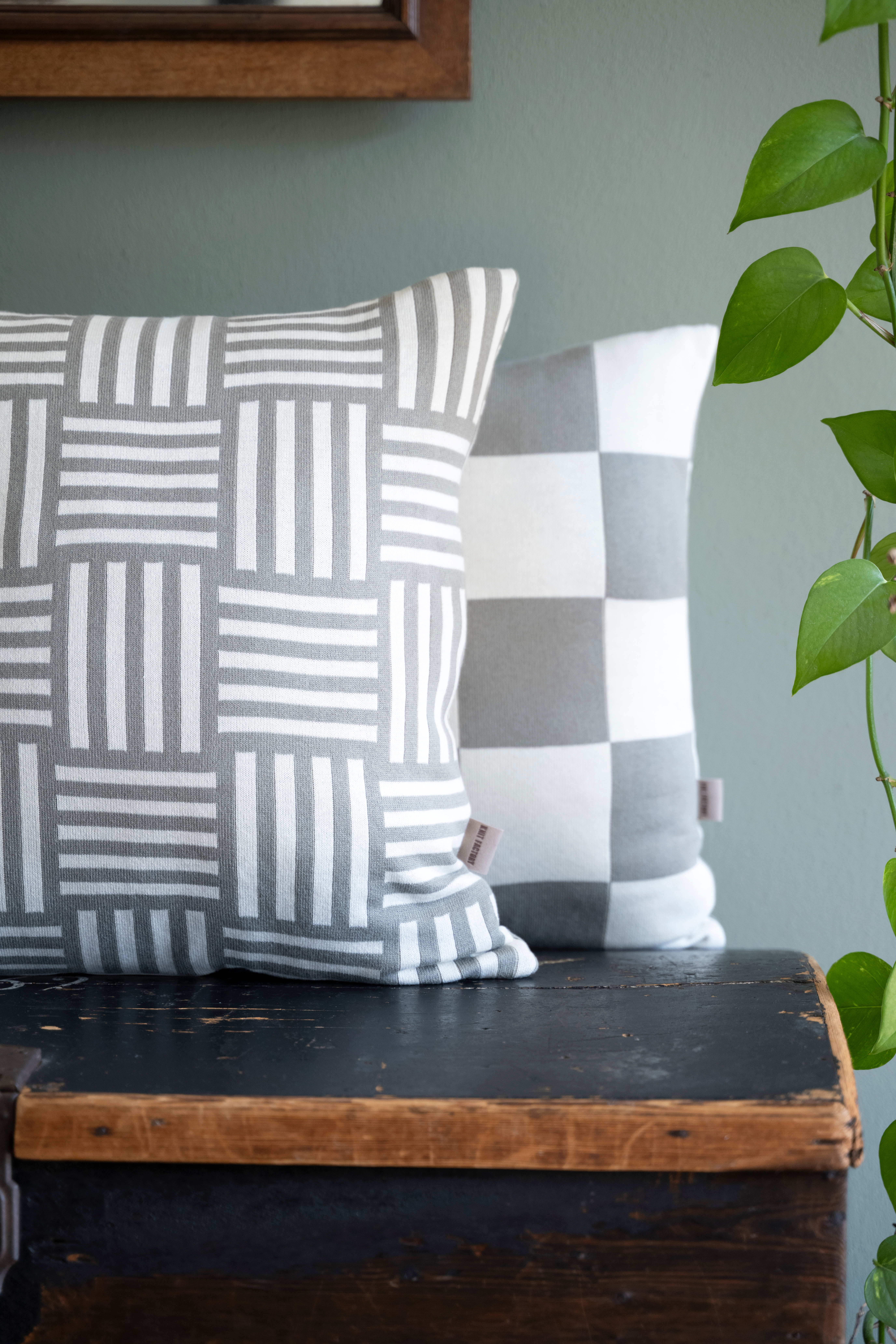 Dash Cushion Ecru/Urban Green - 50x50