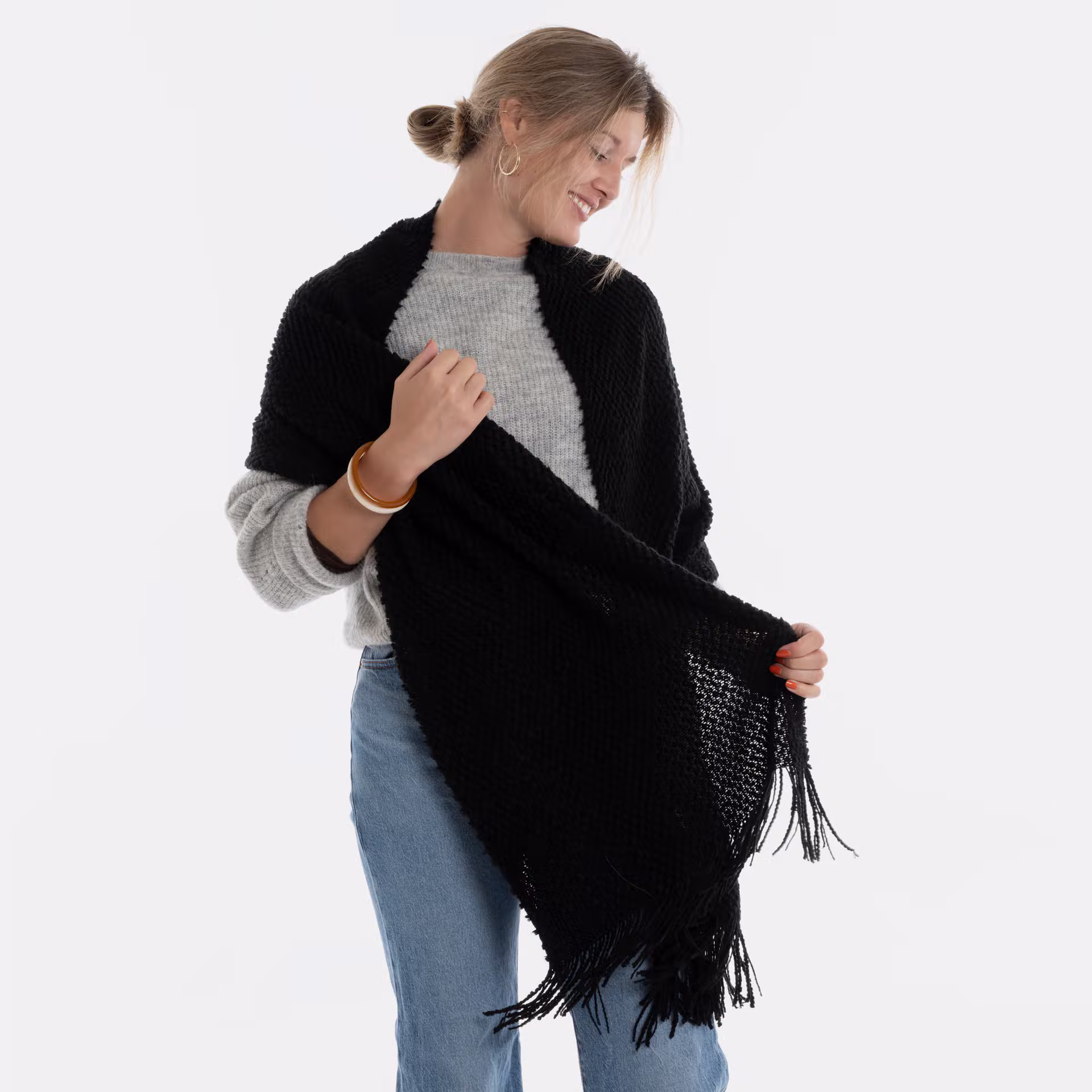 Reese Scarf Black - With loop and fringes